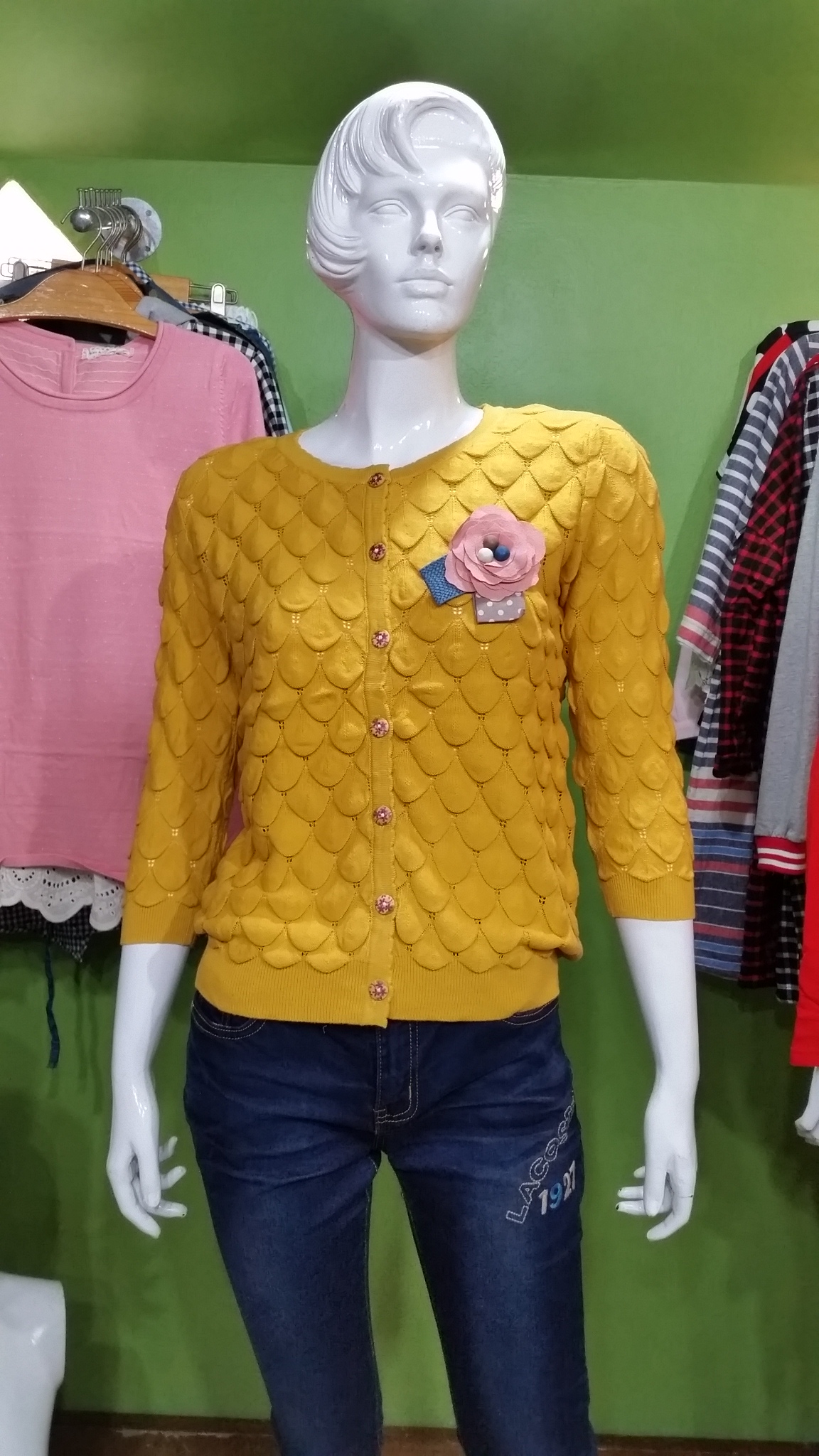 เสื้อไหมพรมแขน 4 ส่วน KNIT&CO ผ้ายืดเนื้อนิ่มมาก มาพร้อมเข็มกลัด ค่ะ สินค้าพร้อมส่ง สีเหลือง ค่ะ