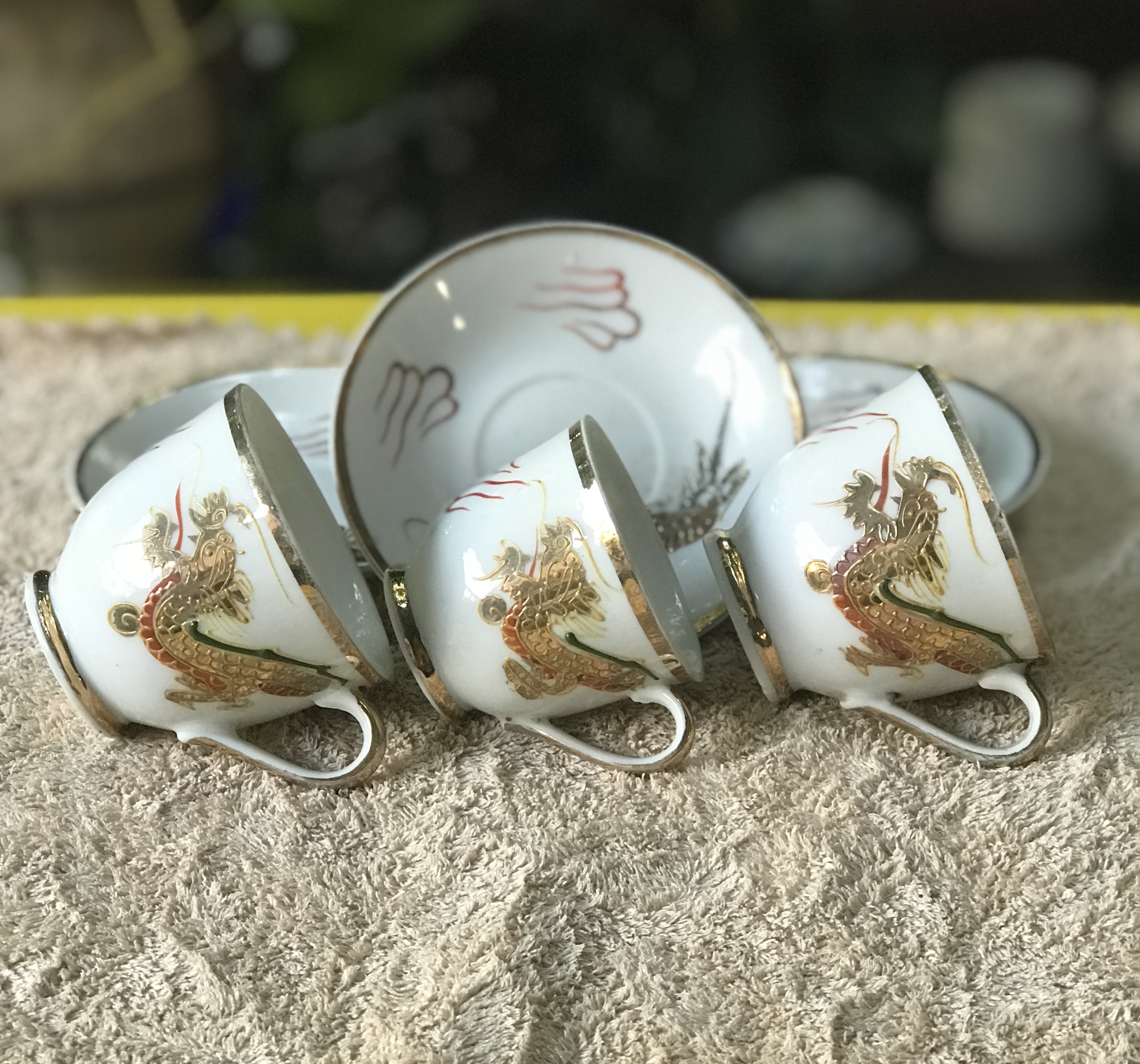 3 ชุด งานเก่า ชุดถ้วยน้ำชาพร้อมจานรอง เนื้อกังใสโปร่งแสง มังกรทอง/ Vintage Hand Painted Tea Cup Set JAPAN Golden Dragon