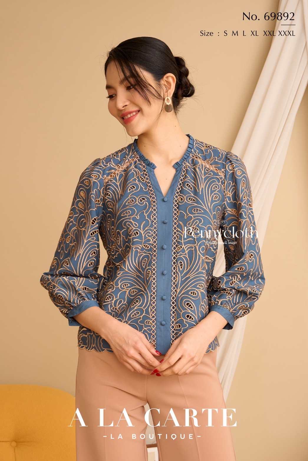 A La Carte เสื้อรุ่นใหม่ รหัส 69892 ลูกไม้จอร์เจีย งานปัก คอวี ซิปหลัง by PENNY CLOTH