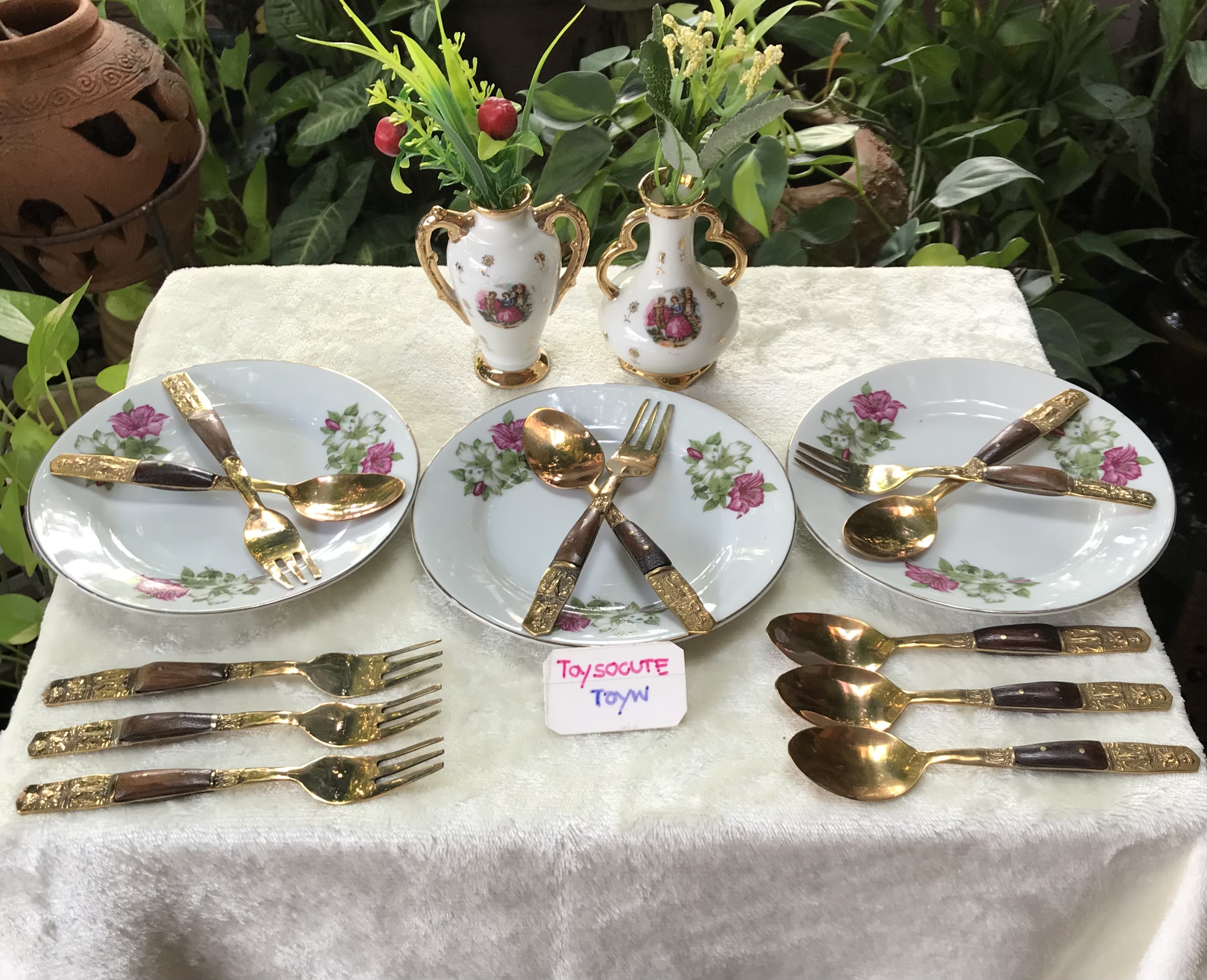 คู่ละ 259 บาท งานเก่าเก็บไม่ผ่านใช้ dessert spoon and fork ช้อนและส้อมขนมหวานด้ามไม้ลายเทพพนมทรงช้างสามเศียร งานทองเหลืองเก่าเนื้อหนา ขนาดยาว 14 ซม