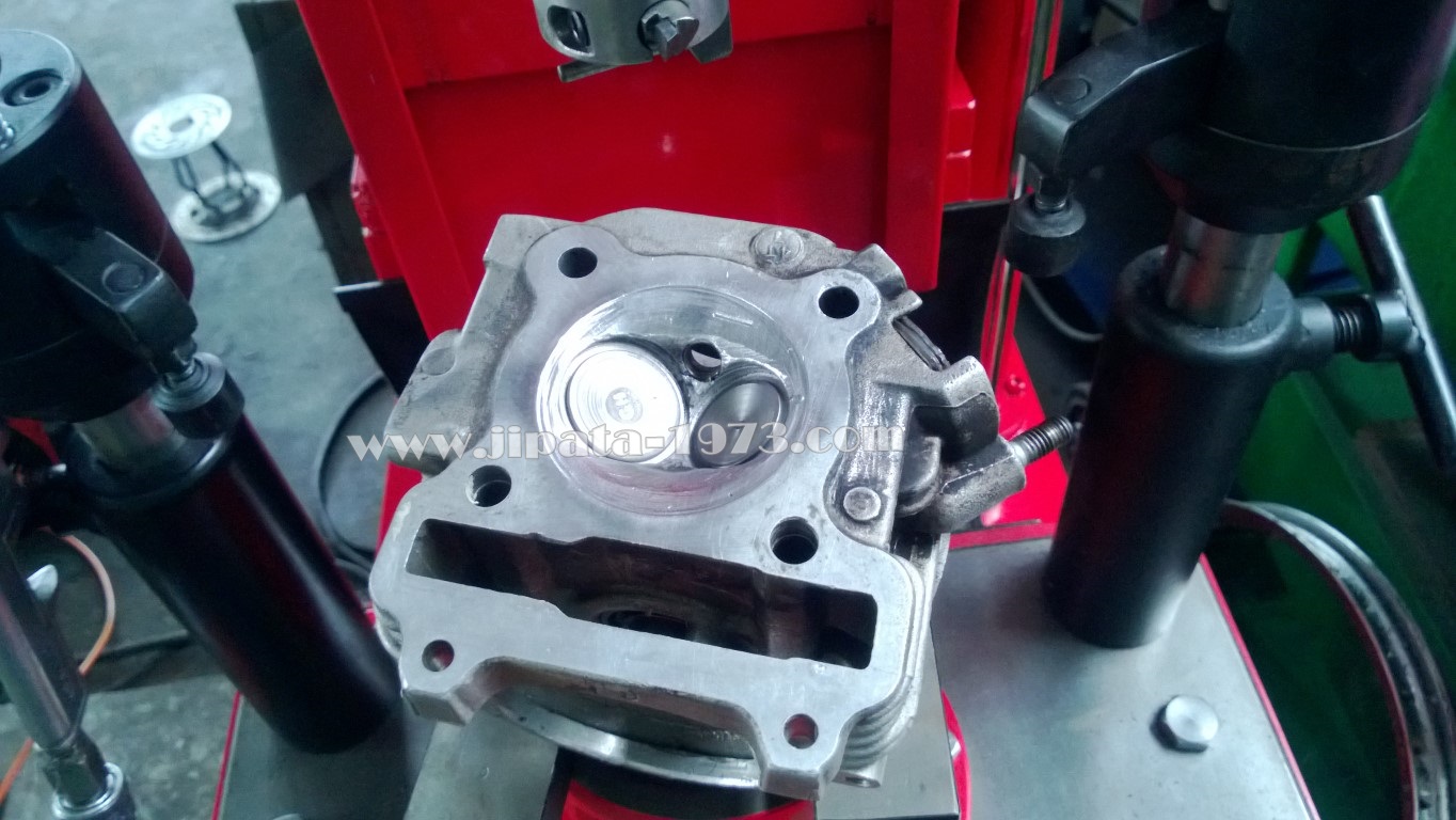 งานตีปลอกสูบลูกโตและทำวาล์วแต่ง