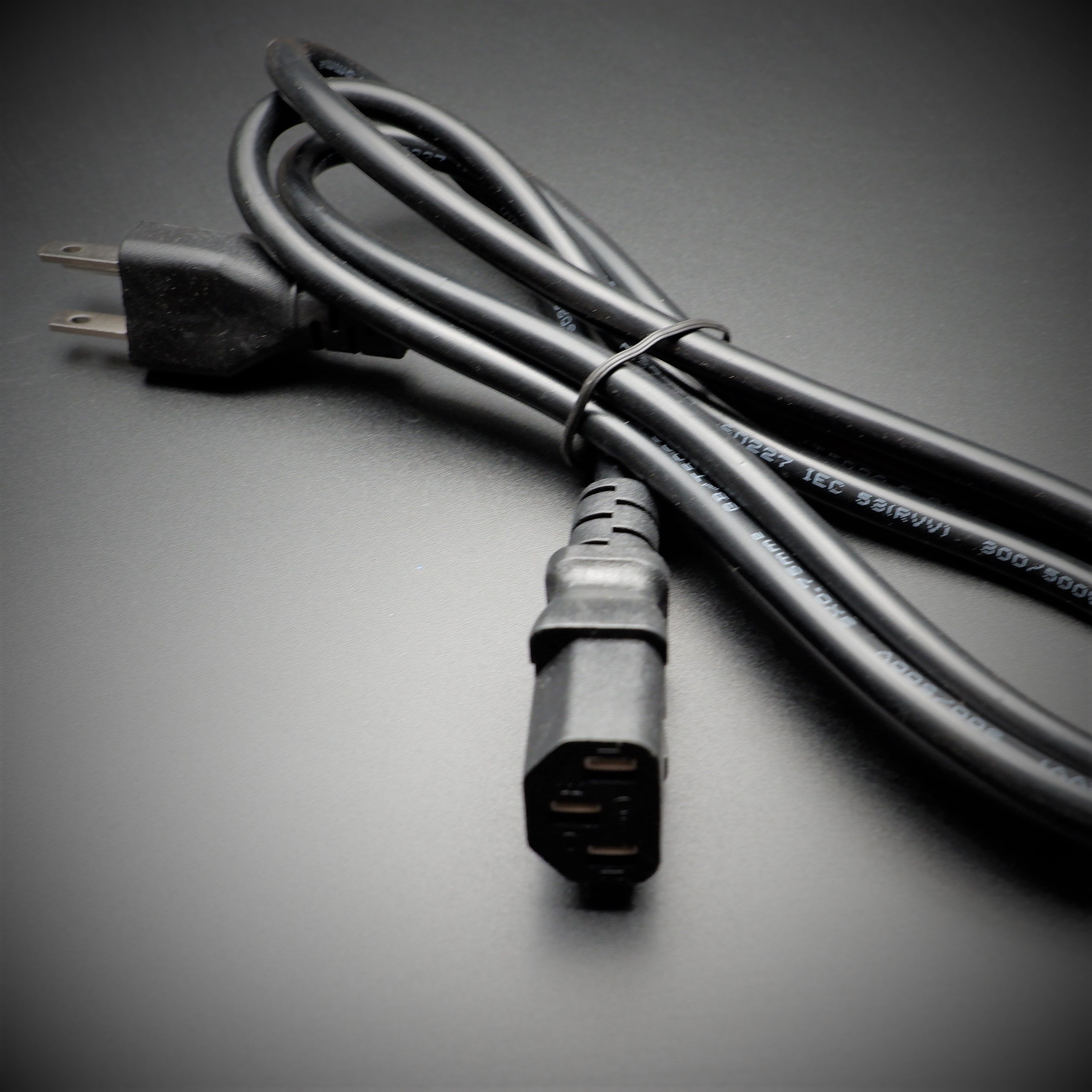 สายต่อ power adapter (Notebook) แบบ 3 หัว ยาว 1.5m Square Socket