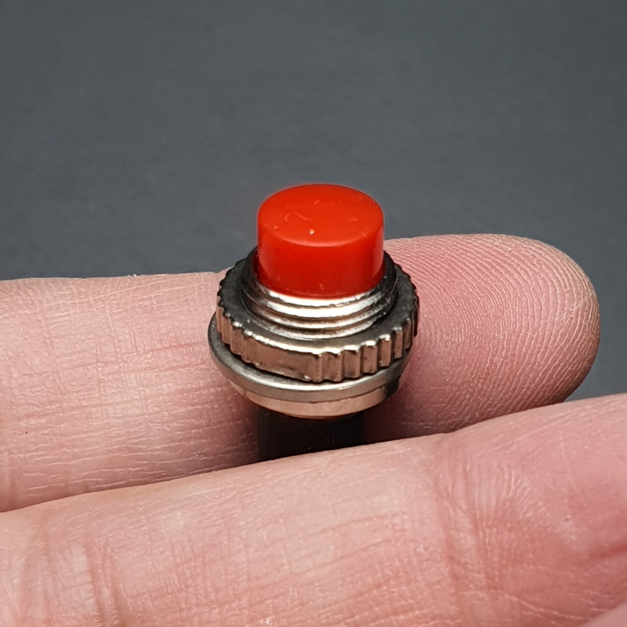 สวิตช์ กดติด/ปล่อยดับ DS-314 10mm (สีแดง) 1 ชิ้น