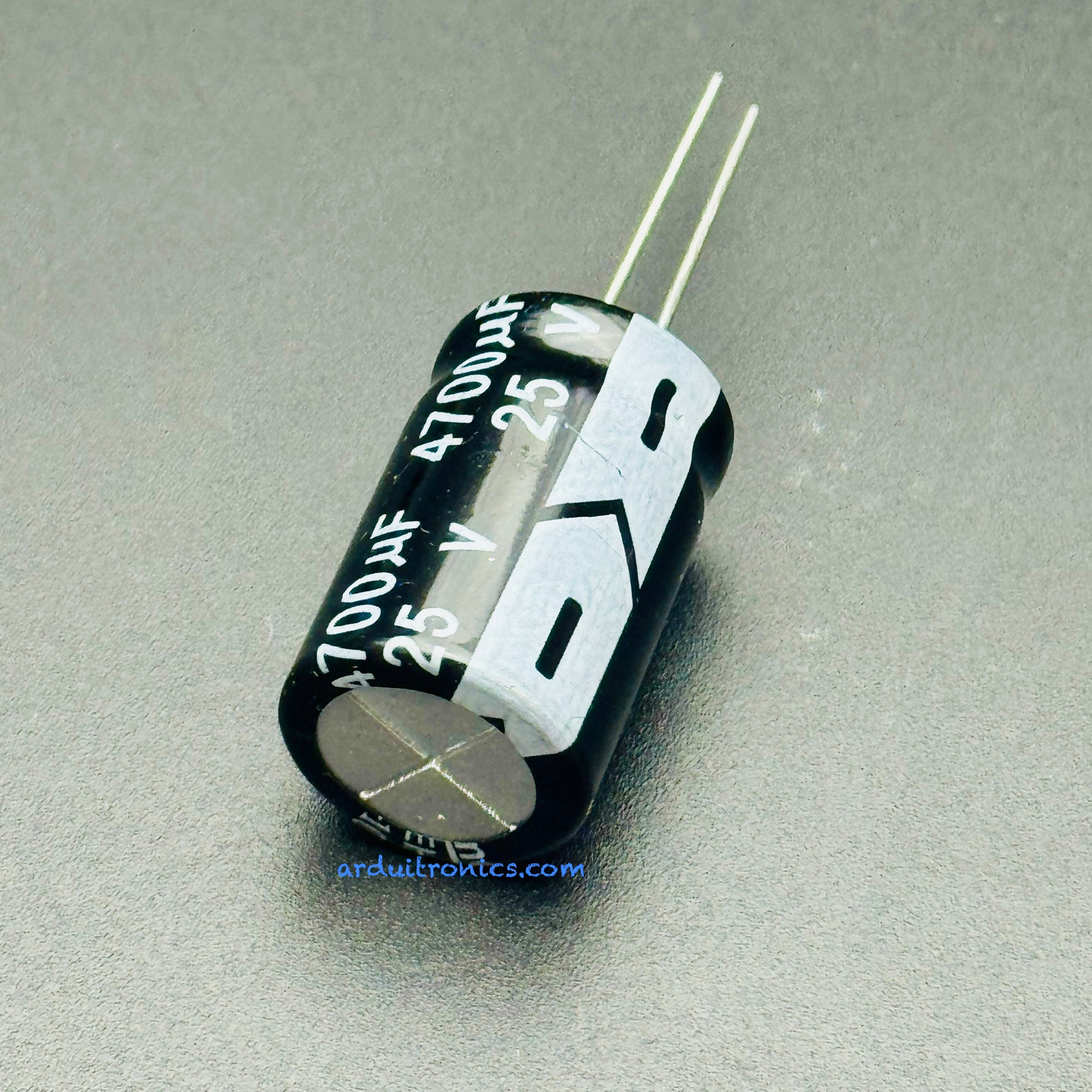 ตัวเก็บประจุ ตัวเก็บประจุแบบมีขั้ว Capacitor 4700uF 25V Size 16x25mm ตัวเก็บประจุแบบมีขั้ว (1 ตัว)