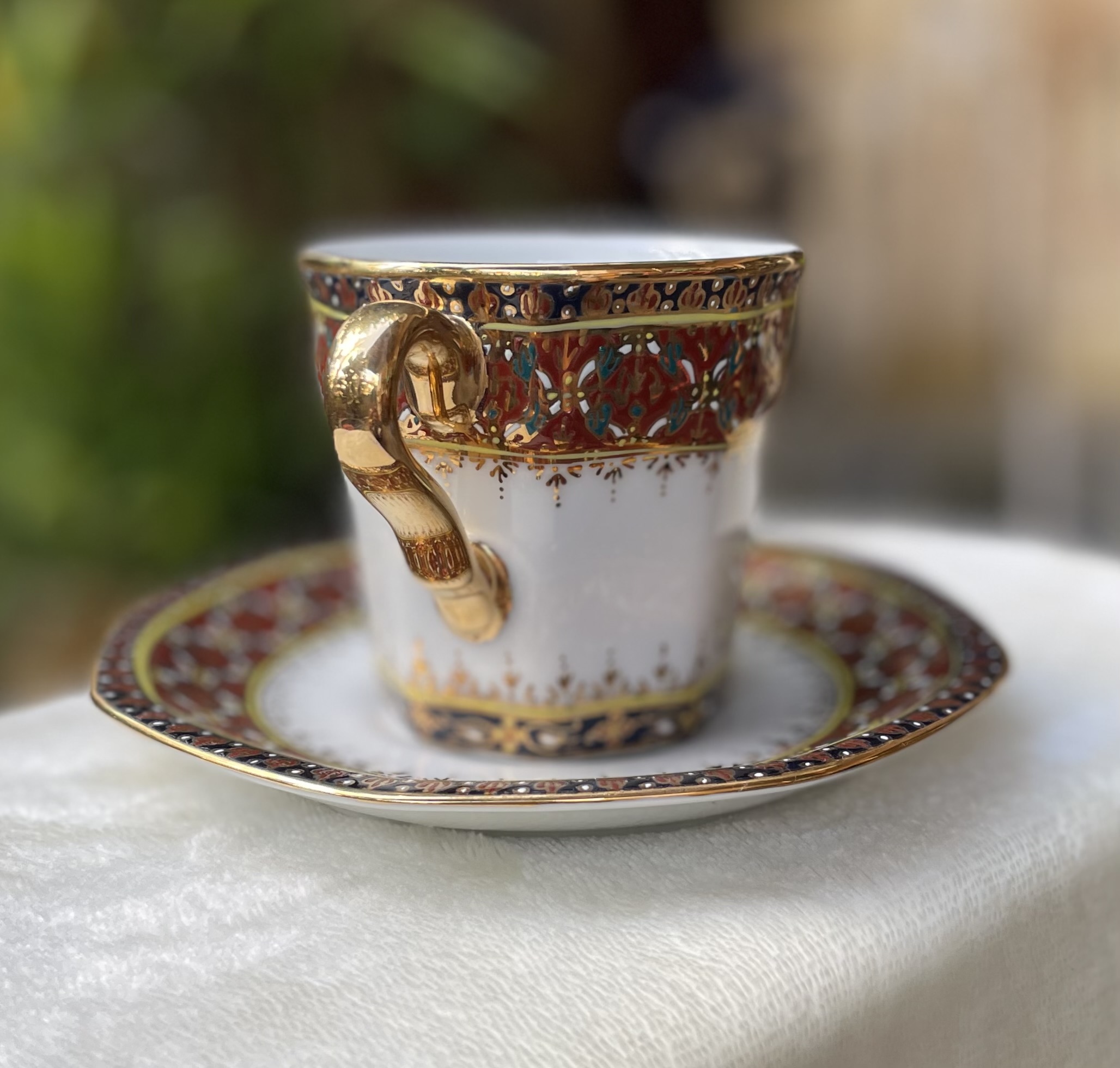 ￼เก็บใหม่ - ชุดถ้วยกาแฟ พร้อมจานรอง เบญจรงค์น้ำทองลายนูน Benjarong Coffee Cup & Saucer