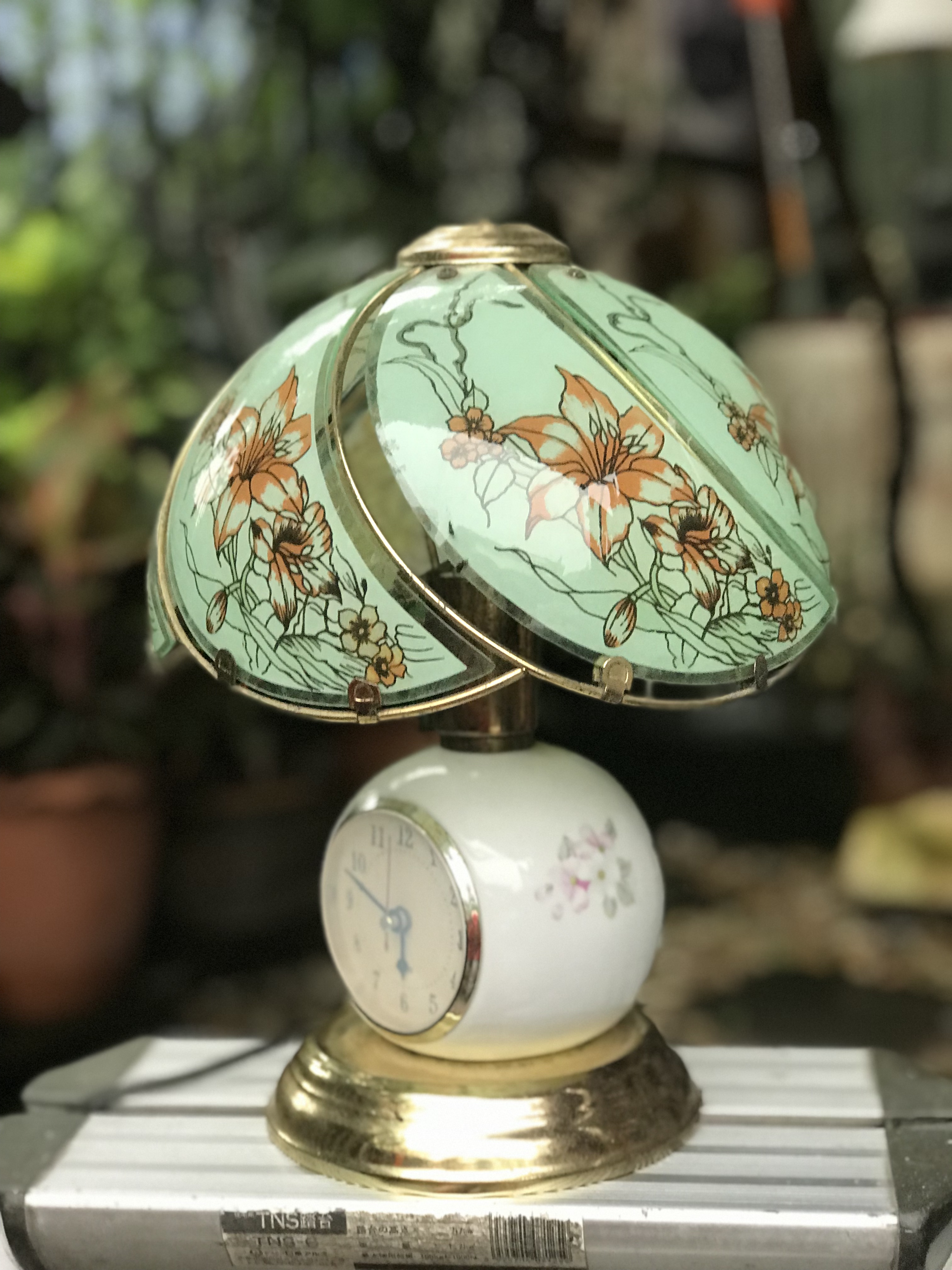 ของเก่าใช้งานได้ปกติ โคมไฟนาฬิกาตั้งโต๊ะ โคมไฟโบราณ โคมไฟวินเทจ ไม่แตก ไม่หัก ฐานด้านล่างไม่มีฝาครอบ สำหรับแต่งบ้าน คอนโด ร้านอาหาร ร้านกาแฟ แนววินเทจ ขนาดกว้าง 10 นิ้ว สูง 14 นิ้ว