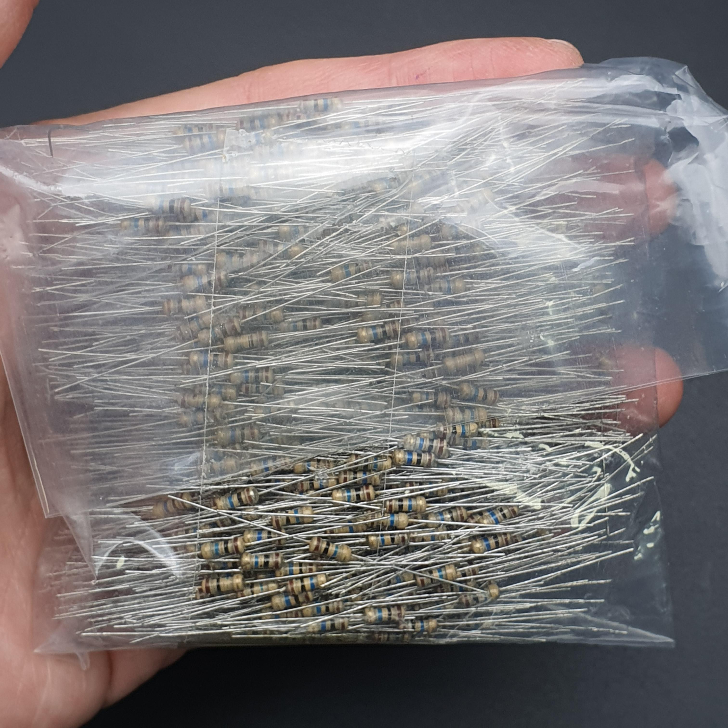 Resistor 10M Ohm (1/4 W +-5%) แพ็คละ 1000 ตัว