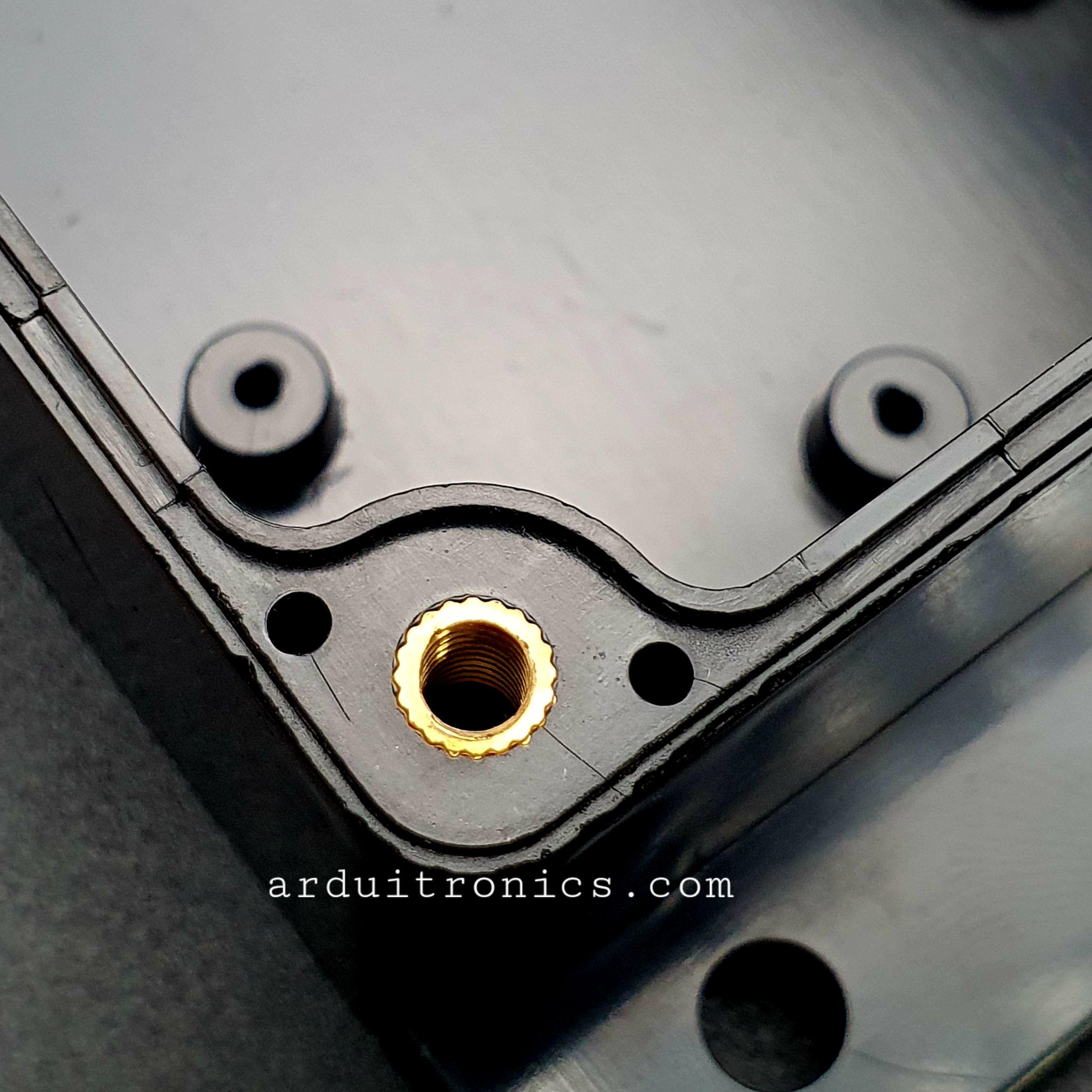 กล่องพลาสติกอเนกประสงค์กันน้ำ ขนาด 100 x 68 x 50mm สีดำ