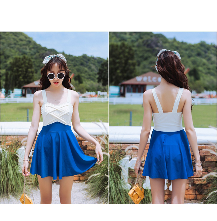 ***พรีออเดอร์***บิกินี่ชุดว่ายน้ำวันพีซ one-piece สีส้มตัดต่อกระโปรงสีดำ เล่นดีเทลแต่งลายสานกันช่วงอก กระโปรงกางเกงด้านใน สดใสน่ารักรับลมทะเล สวยเหมือนแบบค่ะ