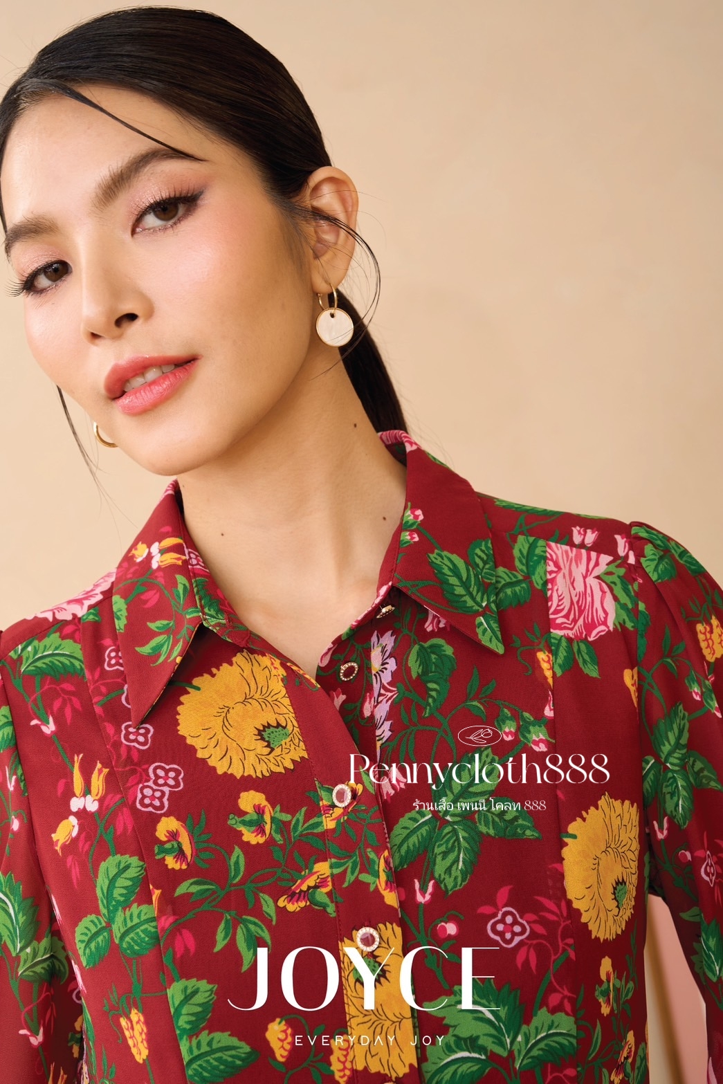 6980 เสื้อเชิ้ต Joyce ชีฟองพิมพ์ลายดอก ทรงเข้ารูป ช่วงเอว เล็กน้อย มีซับในเย็บติด แขนยาว 5 ส่วน