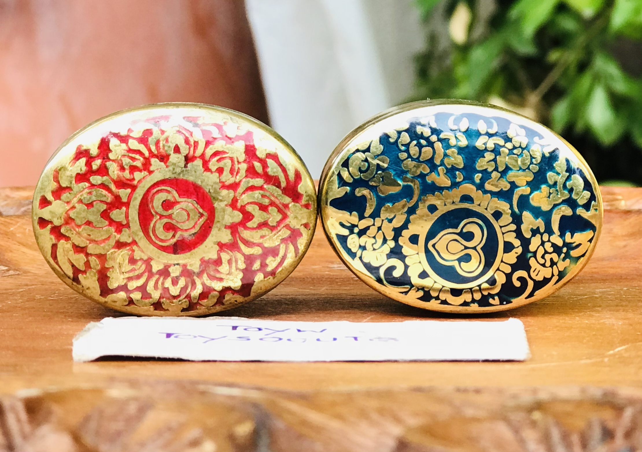 เริ่มต้น ชุดละ 1,290 บาท งานทองเหลืองเก่า ตลับทองเหลือง/กะไหล่เงิน ตลับสีผึ้ง ตลับขี้ผึ้งทองเหลืองลงยา ใส่เครื่องสำอางค์ มวลสาร สีผึ้ง ขี้ผึ้ง