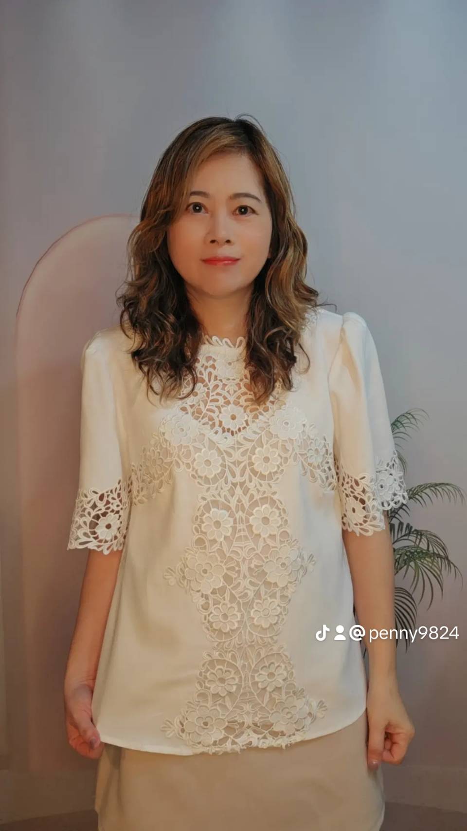 69683 เสื้อ A La Carte เครปเนื้อนุ่ม คอกลม แขนสั้นทรงแฟร์ งานปักฉลุเซาะทอลูกไม้ มีซับใน by PENNY CLOTH 888