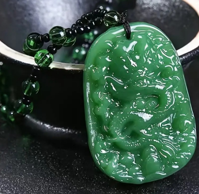 สร้อยคอประดับ จี้หินเขียว 4 x5 cm