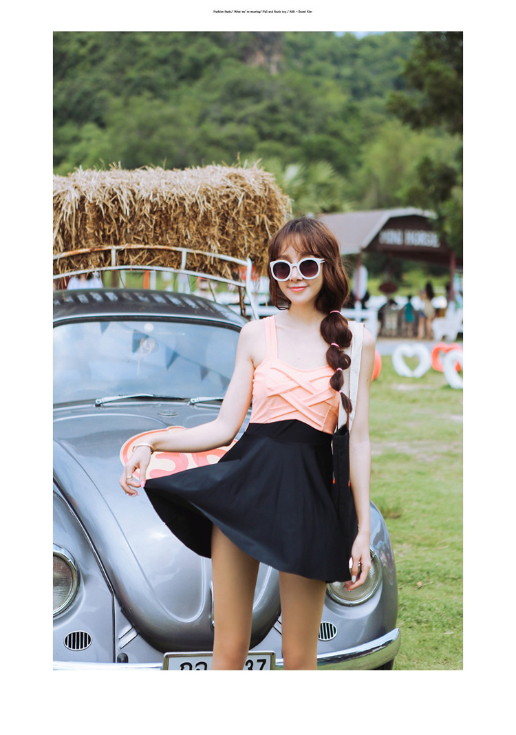 ***พรีออเดอร์***บิกินี่ชุดว่ายน้ำวันพีซ one-piece สีส้มตัดต่อกระโปรงสีดำ เล่นดีเทลแต่งลายสานกันช่วงอก กระโปรงกางเกงด้านใน สดใสน่ารักรับลมทะเล สวยเหมือนแบบค่ะ