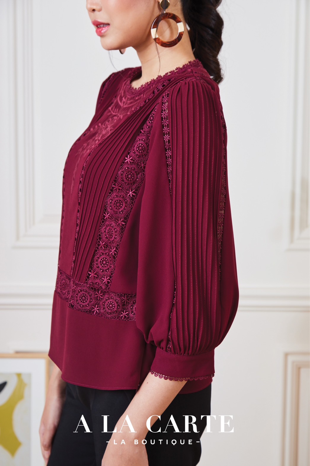 68765 เสื้อชีฟอง A LA CARTE งานปัก แทรกทริม สวยหรู มีซับใน ขนาด 3XL 46" สีขาว แดง เทา