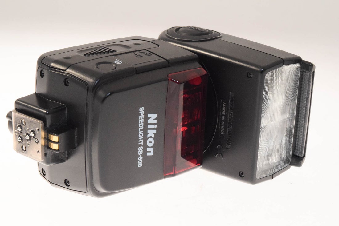 Flash Nikon SB-600 (พร้อมถ่านชาร์ท 4 ก้อน)
