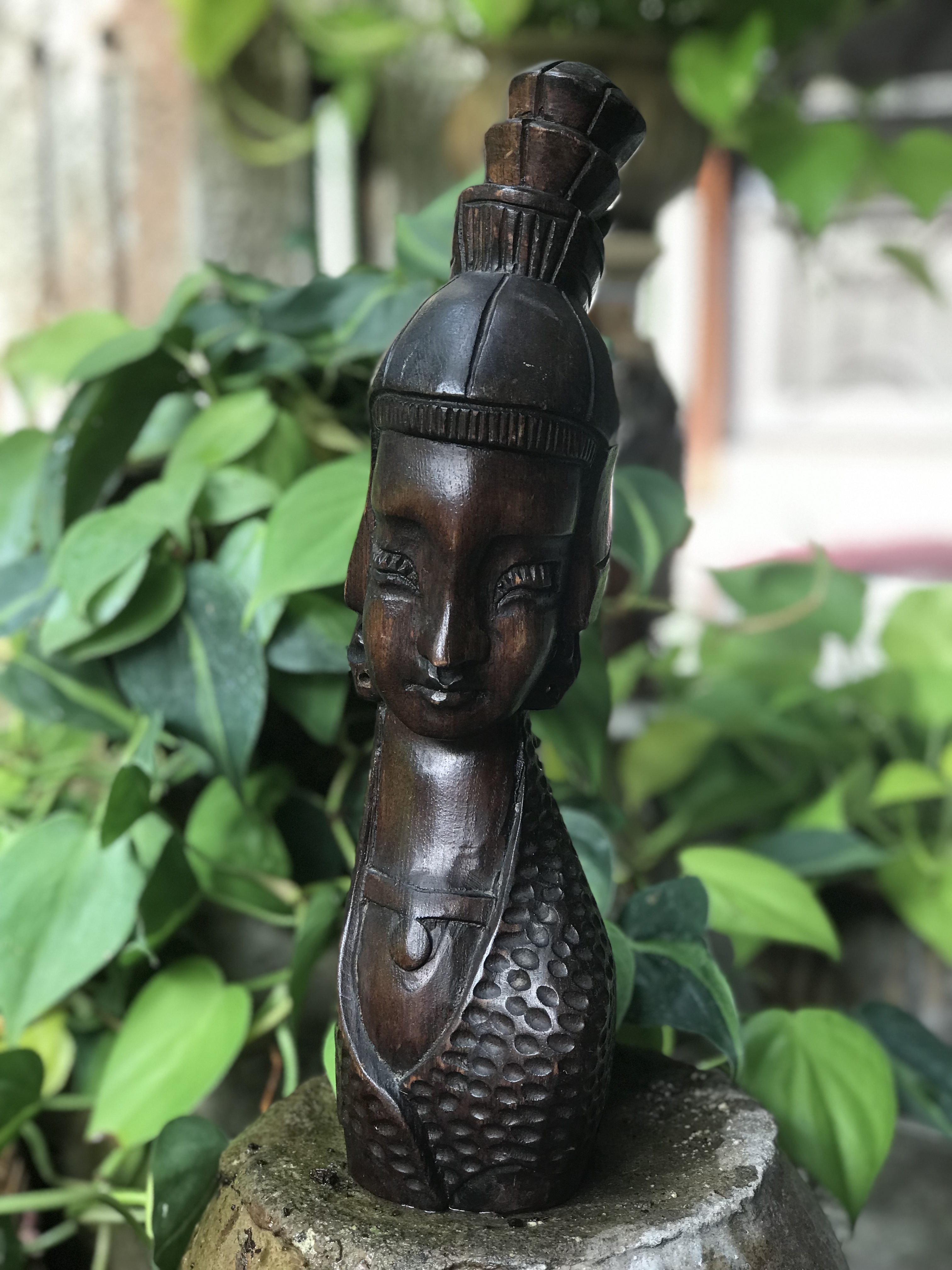 ไม้สักแกะสลักหน้าผู้หญิง ตั้งโชว์ ตกแต่งบ้าน แต่งร้าน ตามสไตล์ของคุณ ขนาดกว้าง 10 ซม สูง 32 ซม