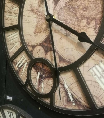 นาฬิกาไม้แขวนผนัง