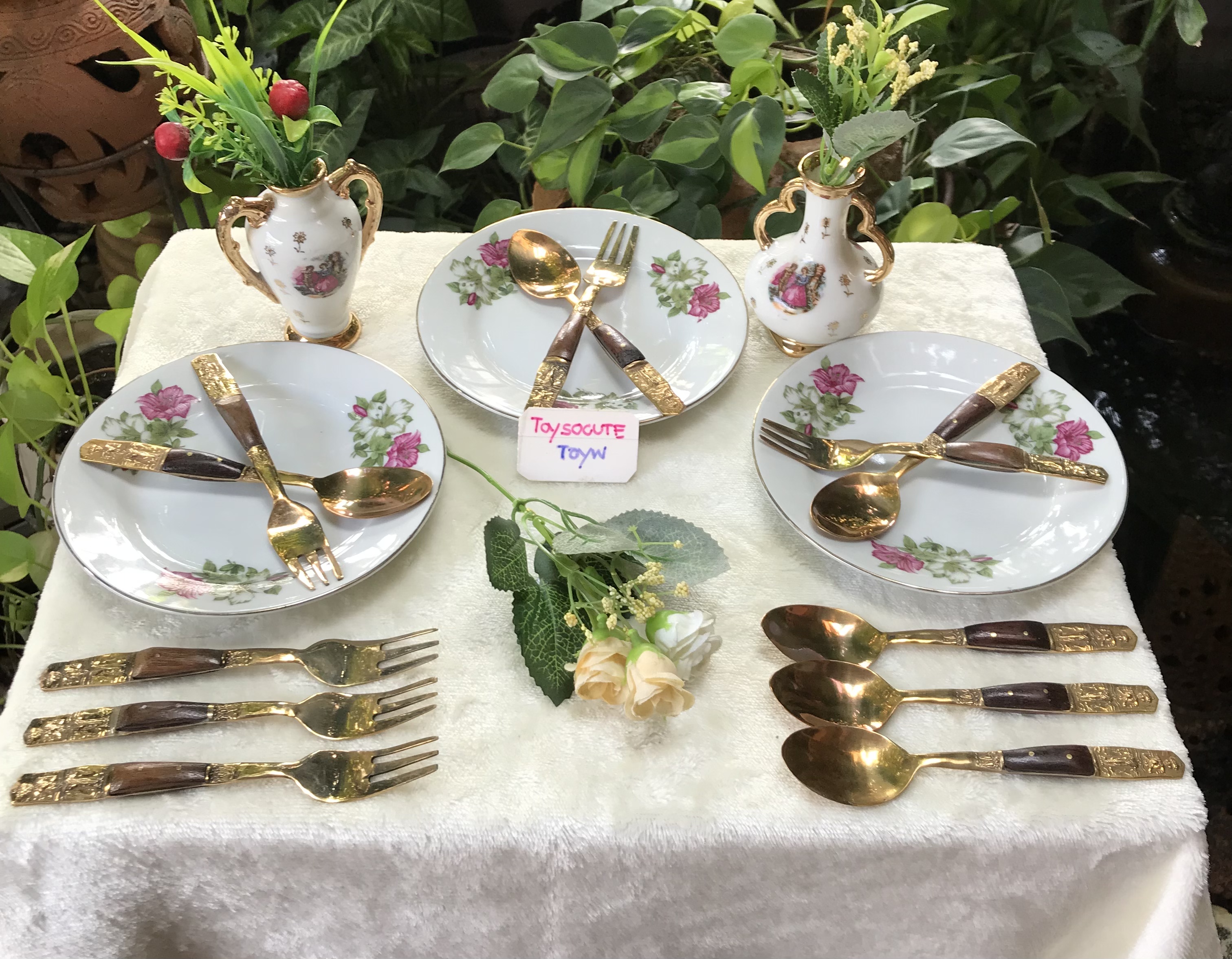 คู่ละ 259 บาท งานเก่าเก็บไม่ผ่านใช้ dessert spoon and fork ช้อนและส้อมขนมหวานด้ามไม้ลายเทพพนมทรงช้างสามเศียร งานทองเหลืองเก่าเนื้อหนา ขนาดยาว 14 ซม