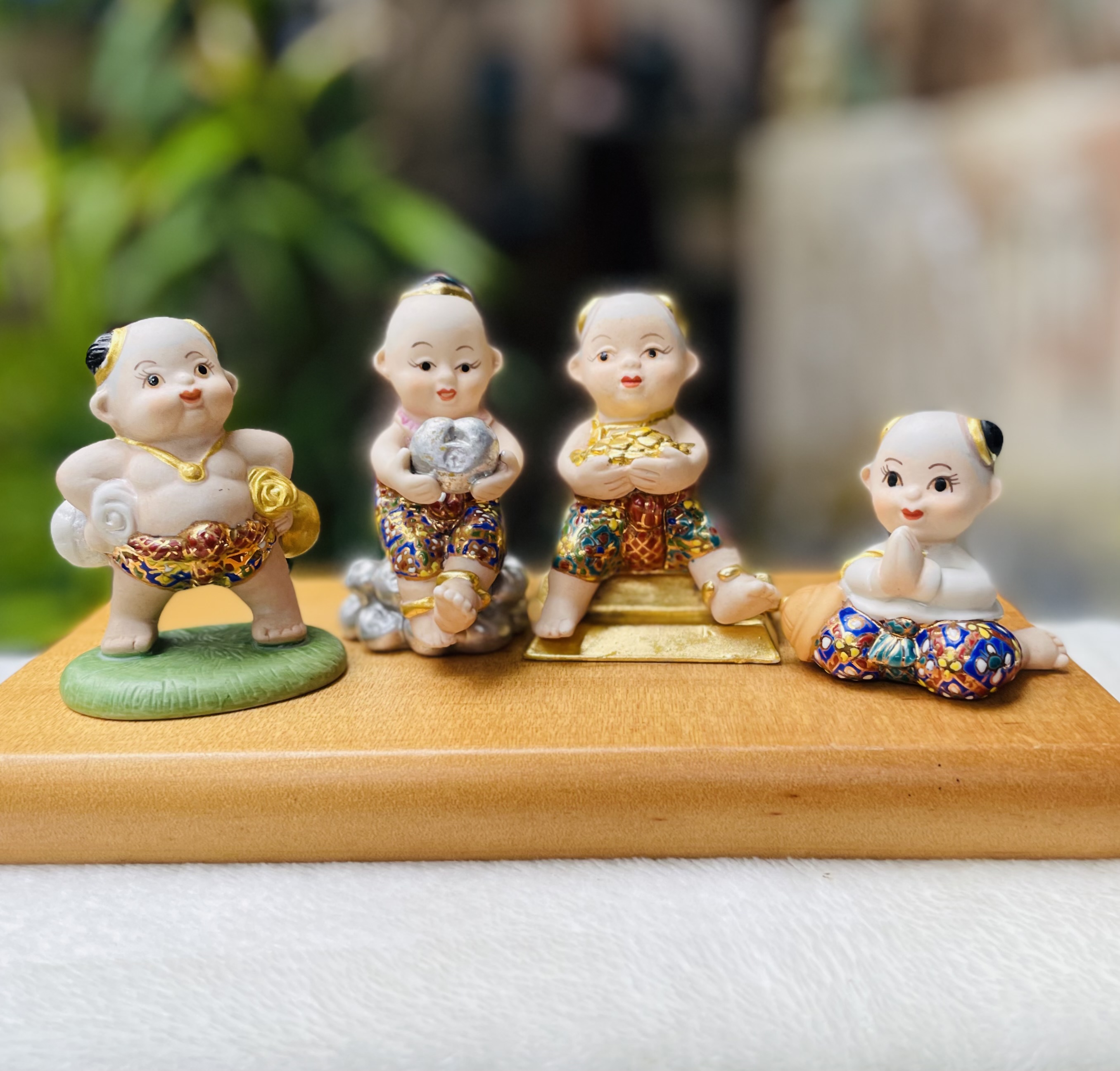 ชุด 4 ชิ้น ตุ๊กตาชาววัง ตุ๊กตาเด็กไทยโบราณ - สิรินไทย Royal Figurine ceramic doll By SIRINTHAI CERAMICS Made In Thailand