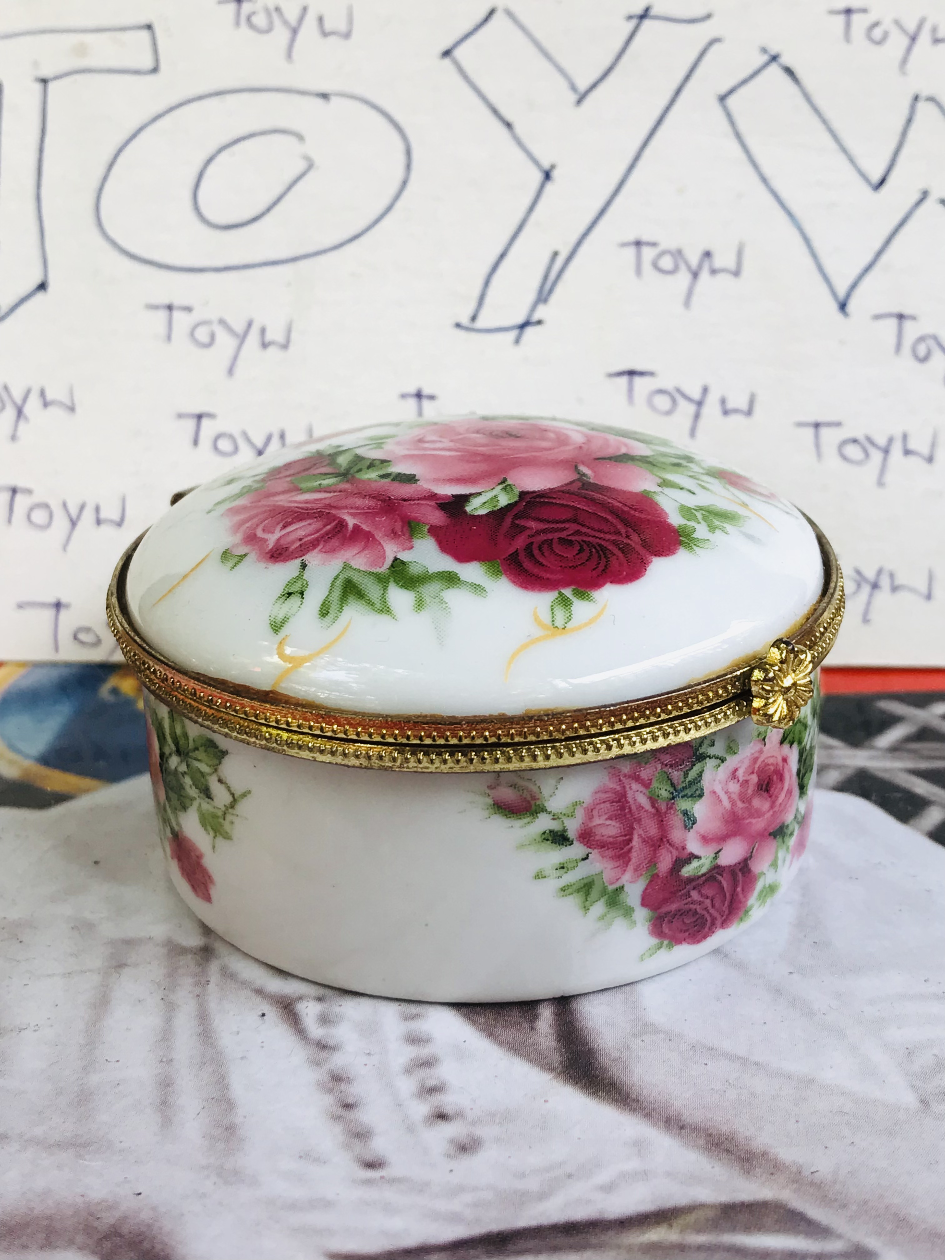 เริ่มต้น 120 บาท เก็บเก่า งานวินเทจตลับเซรามิค คละแบบคละลายคละขนาด ใส่ของใส่ยา ใ่ส่เครื่องประดับชิ้นเล็กๆ และของรักษ์อื่นๆ