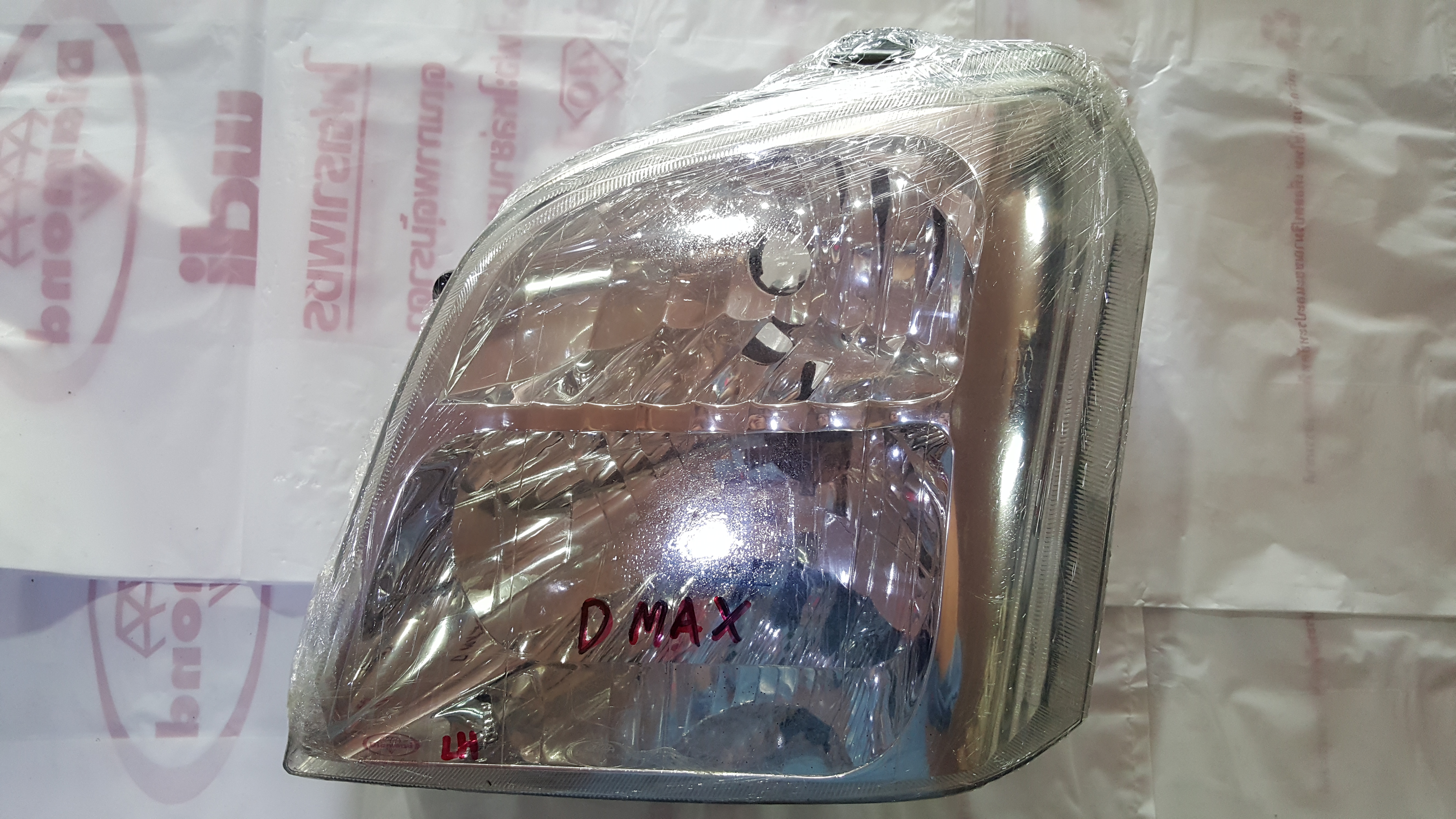 โคมไฟหน้า รุ่นหลอด H4 อีซูซุ ISUZU / D-Max 2002 - 2006 / Headlamp ไม่รวมหลอด