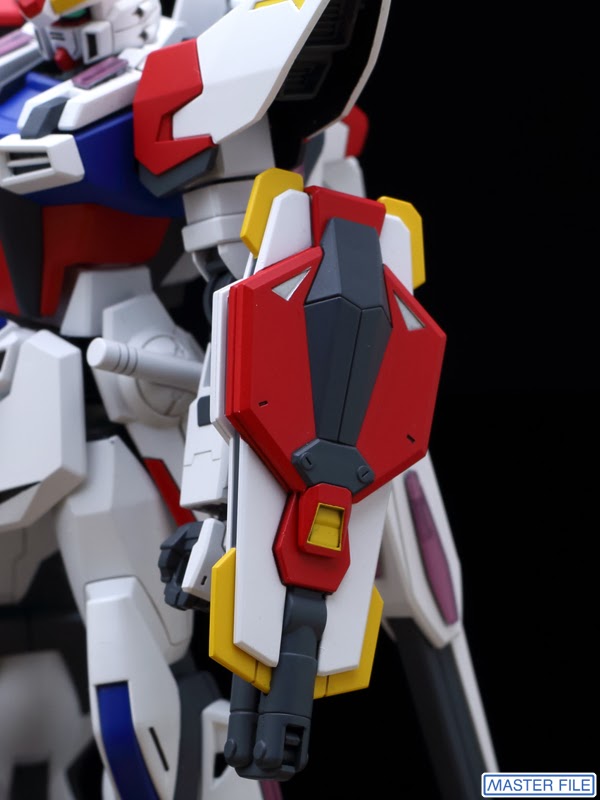 HGBF 1/144 Star Build Strike Gundam Plavsky Wing