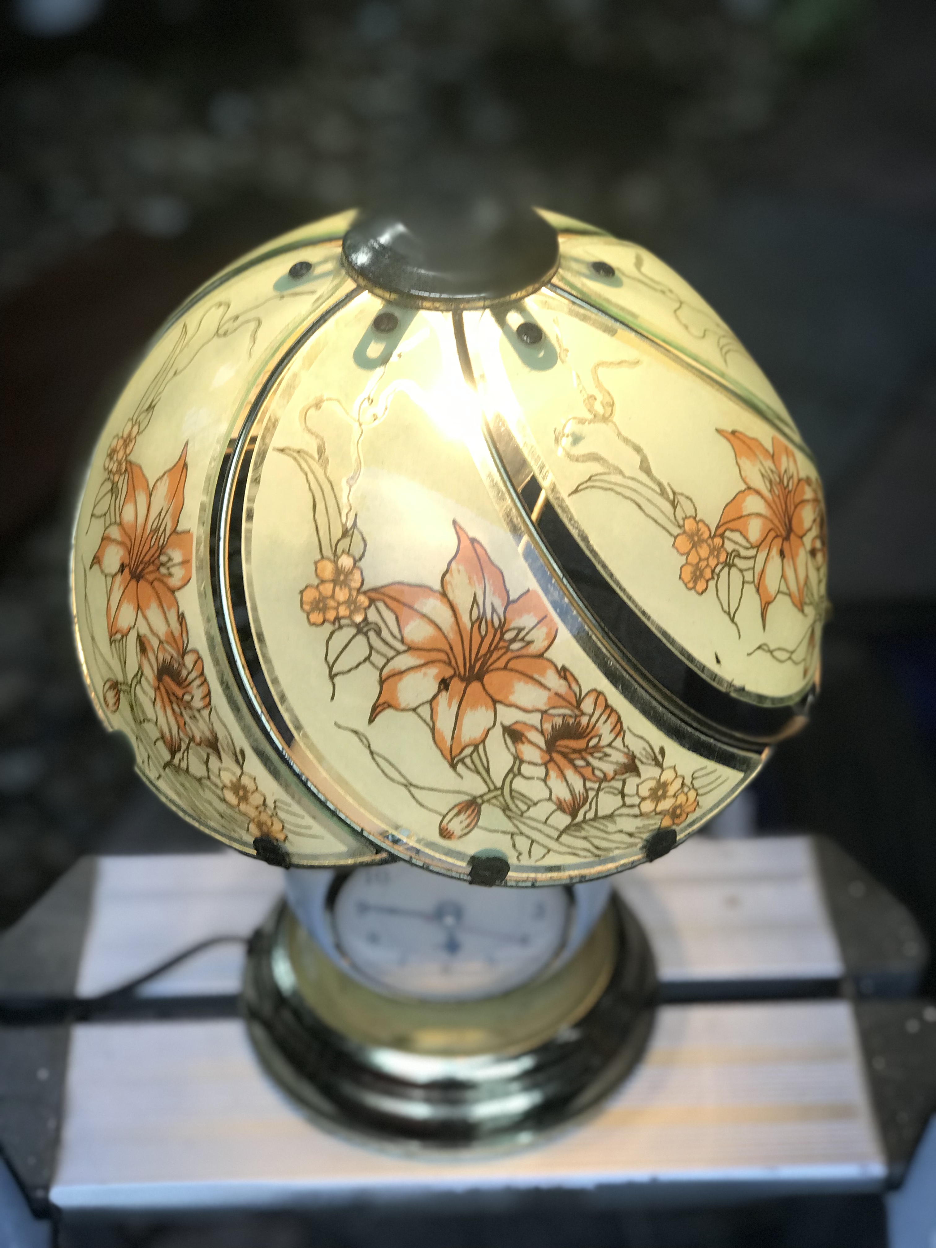 ของเก่าใช้งานได้ปกติ โคมไฟนาฬิกาตั้งโต๊ะ โคมไฟโบราณ โคมไฟวินเทจ ไม่แตก ไม่หัก ฐานด้านล่างไม่มีฝาครอบ สำหรับแต่งบ้าน คอนโด ร้านอาหาร ร้านกาแฟ แนววินเทจ ขนาดกว้าง 10 นิ้ว สูง 14 นิ้ว