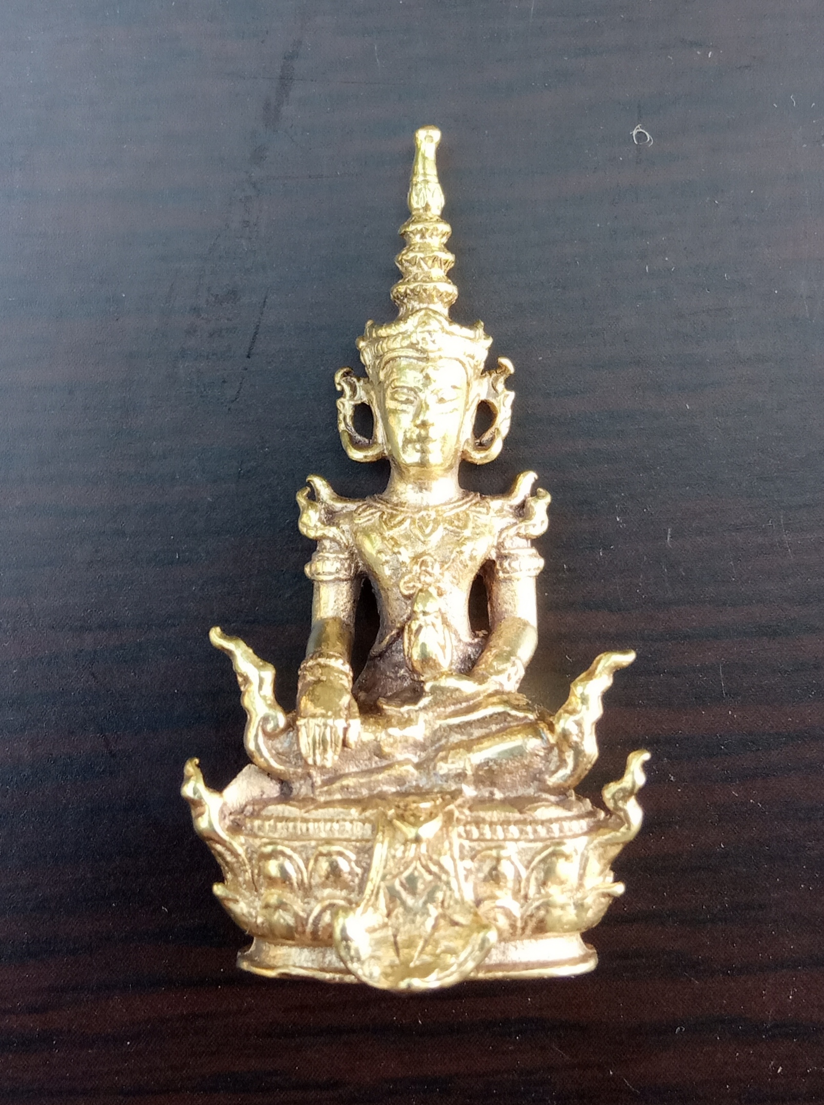 สมเด็จองค์ปฐม มหาจักรพรรดิ์ เนื้อทองเหลือง 2 * 4.5 cm