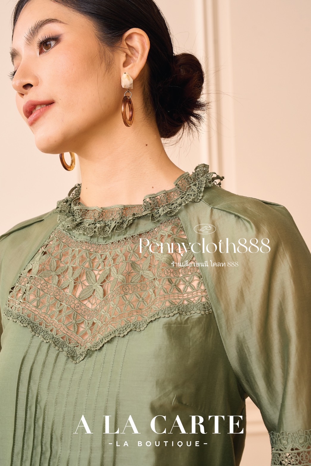 69651 เสื้อ Alacarte ชีฟองซิลด์เนื้อเนียนใส่สบาย ตัดต่อลูกไม้ ตีเกล็ด มีซับ แขนยาวแต่งลูกไม้ สวยหรู