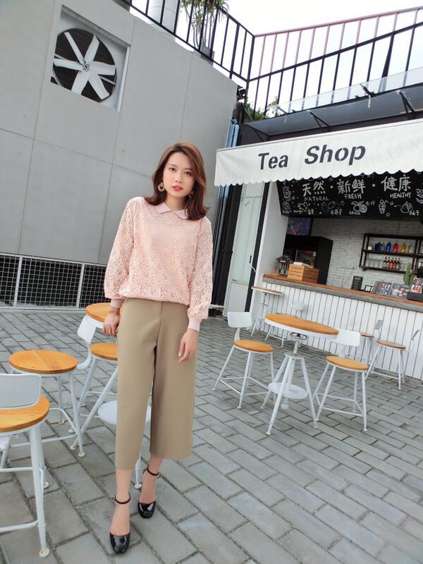 เสื้อแฟชั่นผ้าลูกไม้ Knit&Co คอปกแขนยาวเอวจั้ม มีซับในตัว ผ้าไม่หนาค่ะ สินค้าพร้อมส่ง สีชมพู ค่ะ