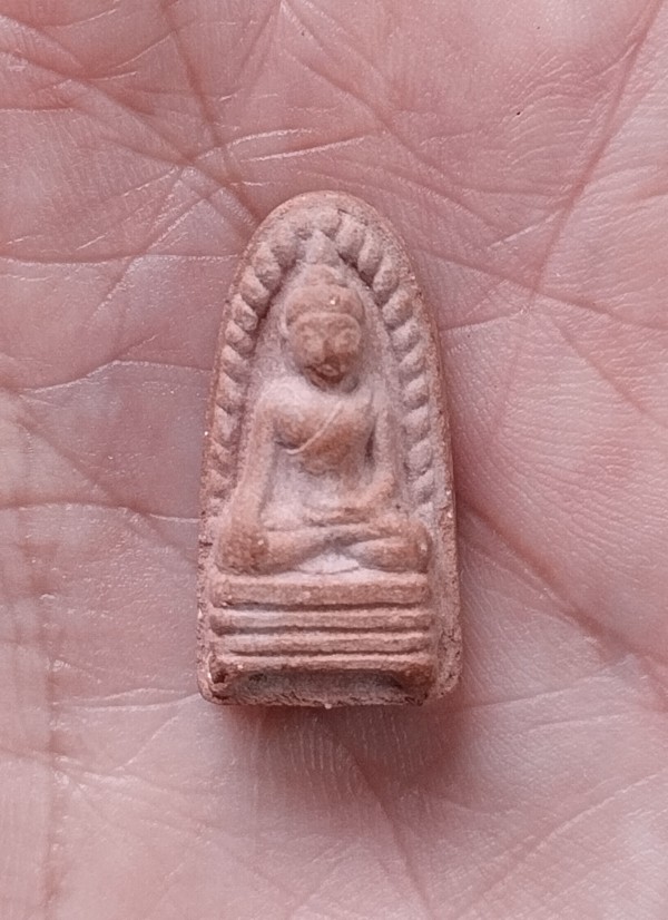 พระรอด หลังยันต์ เนื้อดินไม่รู้ที่