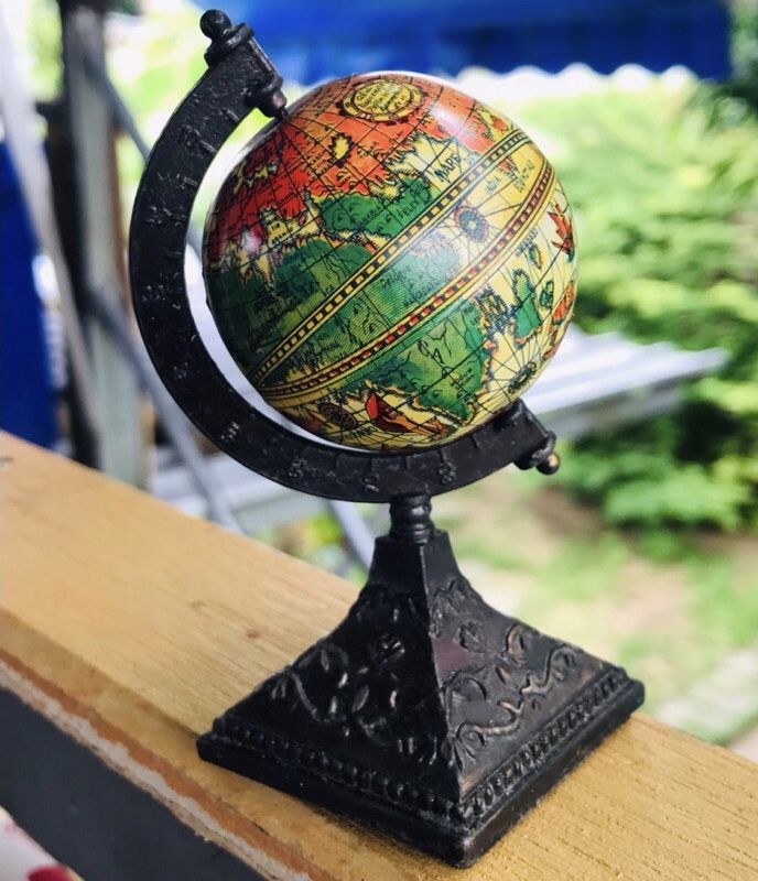 Antique Pencil Sharpener - Hong Kong กบเหลาดินสอเหล็กวินเทจ กบเหลาดินสอโบราณ สเตชันเนอรี Retro รูปทรงลูกโลก เครื่องเล่นแผ่นเสียง,เก็บสะสม ตั้งโชว์ แต่งบ้าน แต่งร้านสวยๆ