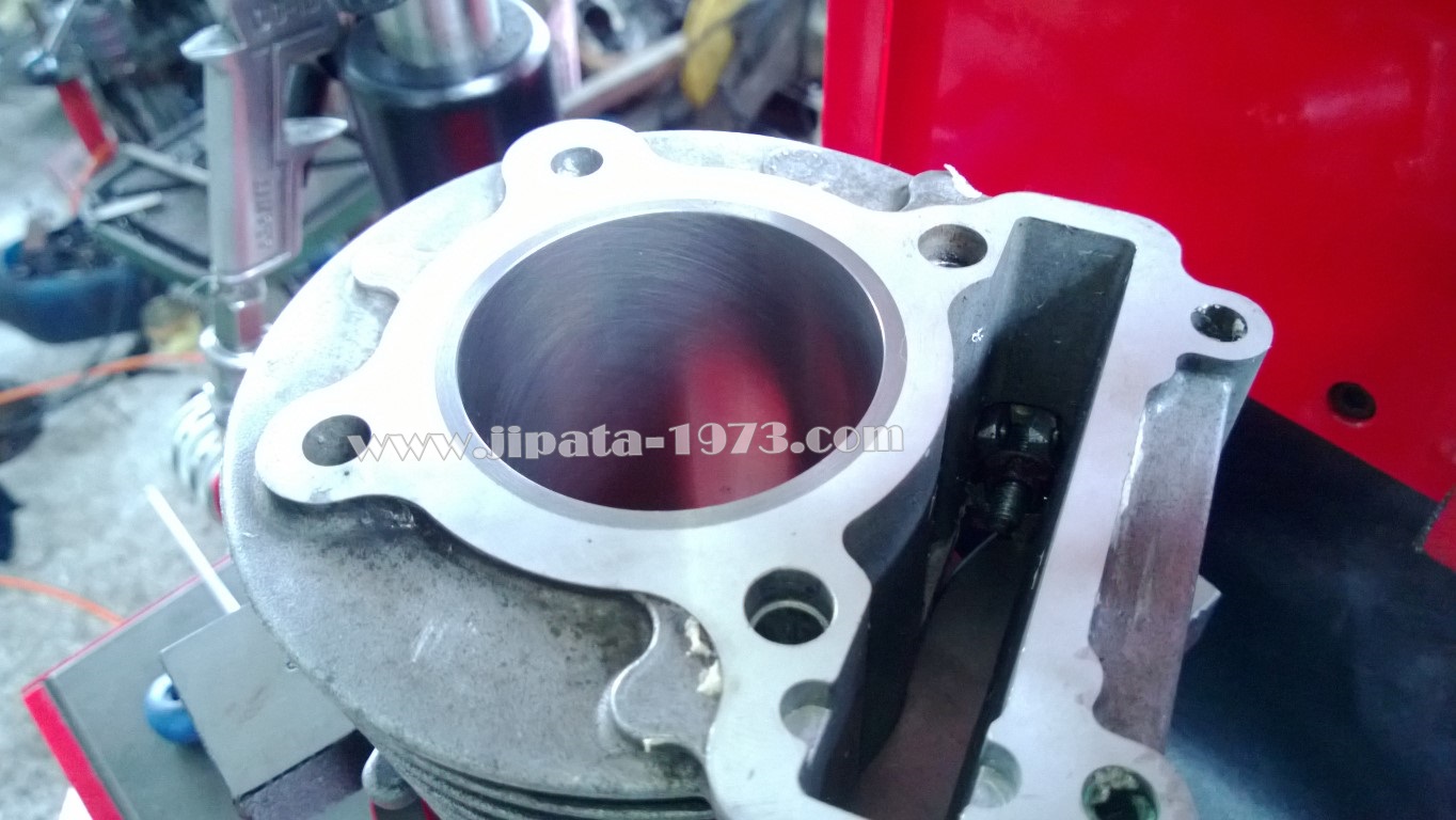 งานตีปลอกสูบลูกโตและทำวาล์วแต่ง