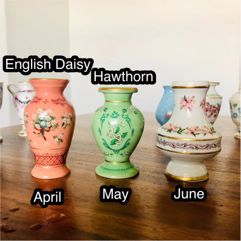 ชุดแจกัน 12 เดือน เนื้อกระเบื้อง ลายดอกไม้วาดมือ แตกต่างในแต่ละเดือน Vtg 1982 Franklin Porcelain Miniature Vases Jan-Dec