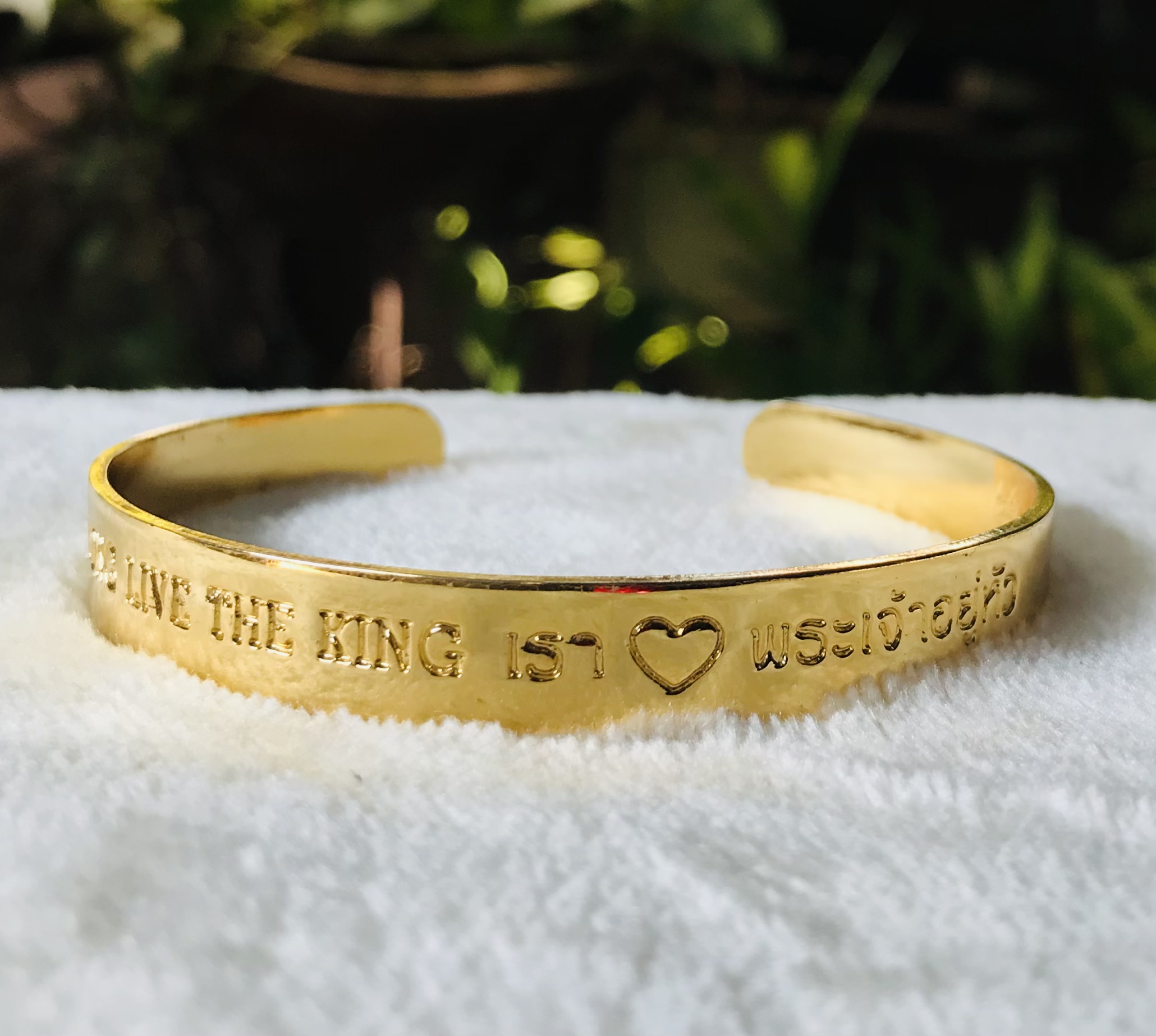 ไม่ลอกไม่ดำ กำไลข้อมือโลหะสีทอง ที่ระลึกครบรอบฉลองสิริราชสมบัติ ครบรอบ 60 ปี ในหลวงรัชกาลที่ 9