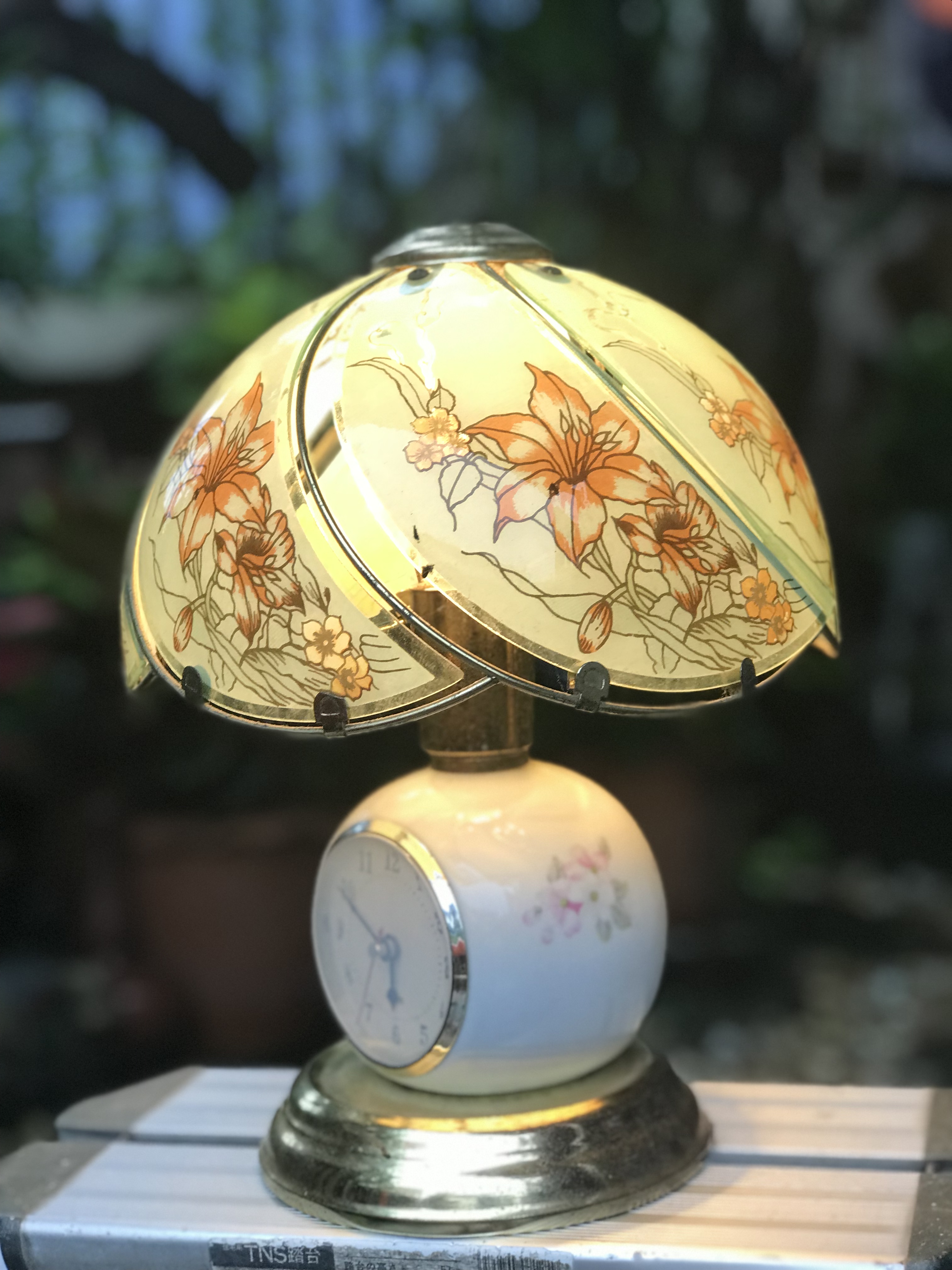 ของเก่าใช้งานได้ปกติ โคมไฟนาฬิกาตั้งโต๊ะ โคมไฟโบราณ โคมไฟวินเทจ ไม่แตก ไม่หัก ฐานด้านล่างไม่มีฝาครอบ สำหรับแต่งบ้าน คอนโด ร้านอาหาร ร้านกาแฟ แนววินเทจ ขนาดกว้าง 10 นิ้ว สูง 14 นิ้ว