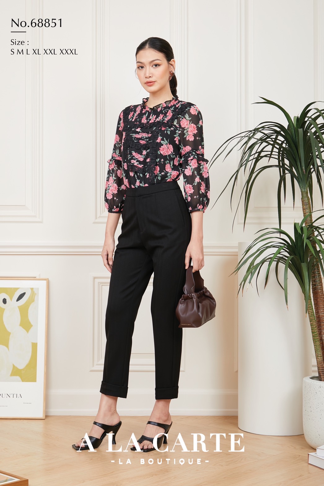 68851 🌸 A La Carte 🌸เสื้อชีฟองพิมพ์ลายดอกกุหลาบ ตีเกล็ดวางสลับแนวนอนแนวตั้ง ตัดต่อใส่เชิงทริมลายดอก แขนตัดต่อและเชื่อมด้วยการตีเกล็ดมีระบาย ทรงพองออกสวย สีดำ S,M,XL-3XL ฟ้า S ชมพู S