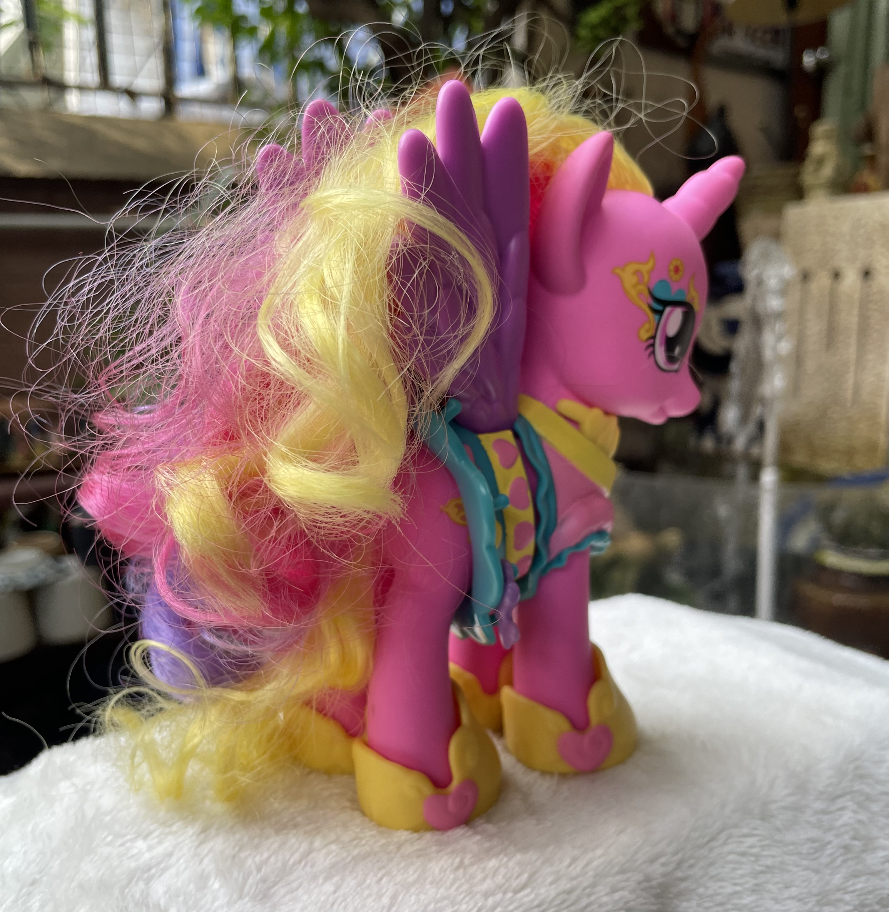 ชุด รองเท้าถอดได้ มายลิตเติ้ลโพนี่ ม้าโพนี่แท้ My Little Pony Princess Cadence 6" Figure Shirt Skirt Shoes 2010 Hasbro