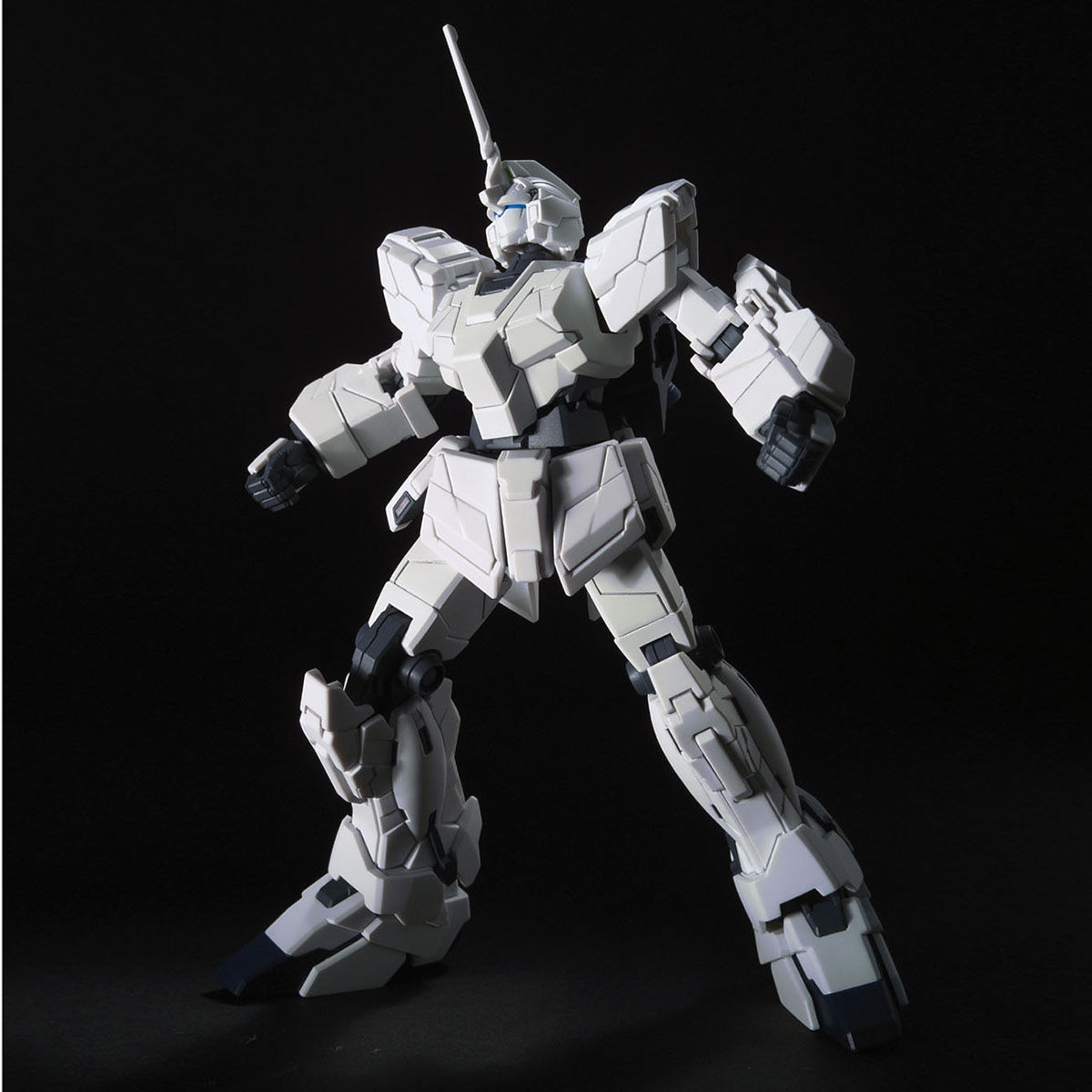 HGUC 1/144 RX-0 Unicorn Gundam (Unicorn Mode)
