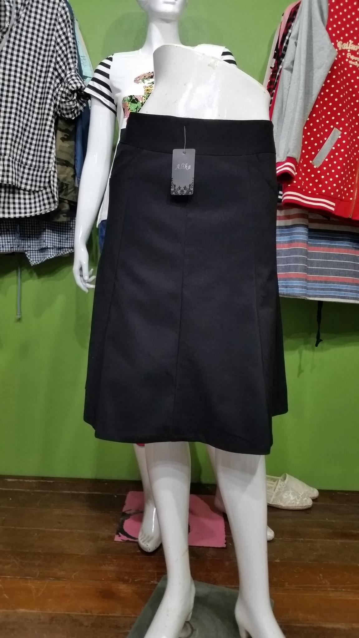 กระโปรงทำงานต่อสะโพกผ้า 8 ชิ้น ผ้า Polyester เนื้อแน่น ใส่แล้วเก็บทรงได้ดี ( ซักแล้วไม่เป็นขุย ) ยืดได้ มีกระเป๋าข้าง ซิปข้างค่ะ 52-3328
