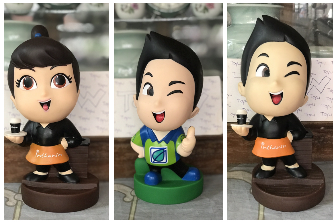 เริ่มต้น 790 บาท มือ 1 และมือ 2 โมเดลมาสคอตกระปุกออมสิน Bangchak Inthanin ร้านกาแฟอินทนิล Inthanin Cafe ปั้มน้ำมันบางจาก Bangchak ขนาด กว้าง 9 ซม สูง 20-21 ซม