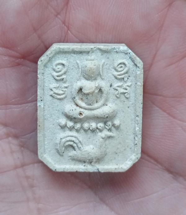 พระผงพระพุทธ ขี่ไก่ วัดราชบัวขาว กรุงเทพ ฯ