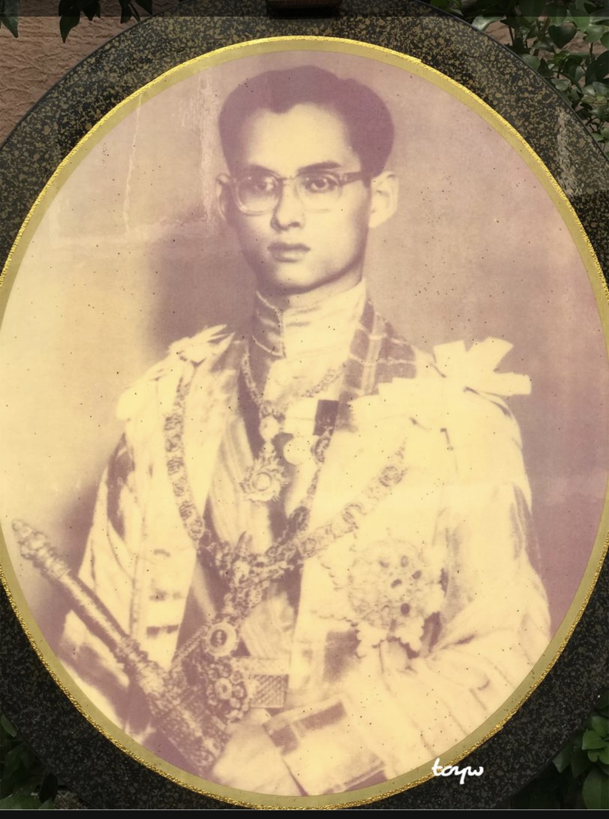 ภาพเก่า ภาพในหลวงรัชกาลที่ 9 ภาพเก่าควรค่าแก่การเก็บสะสม ภาพในกรอบวิทยาศาสตร์
