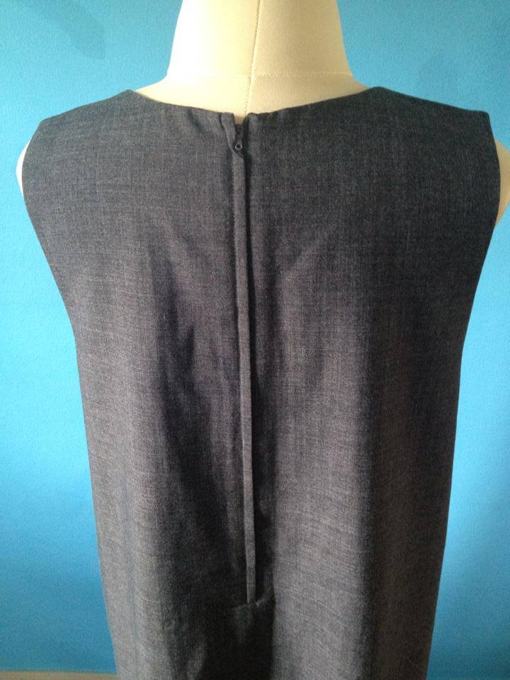 ชุดคลุมท้องสีเทา ลูกเล่นตีเกล็ดด้านหน้า ซับในสวยงาน. แบรนด์ญี่ปุ่น