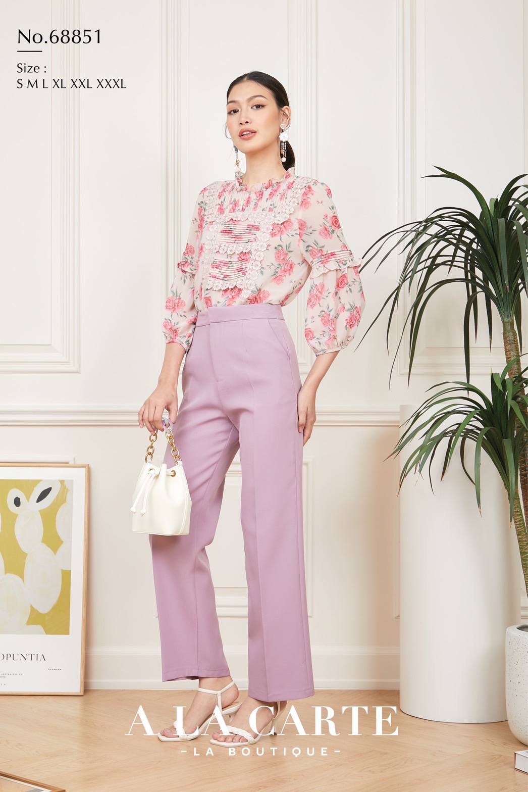 68851 🌸 A La Carte 🌸เสื้อชีฟองพิมพ์ลายดอกกุหลาบ ตีเกล็ดวางสลับแนวนอนแนวตั้ง ตัดต่อใส่เชิงทริมลายดอก แขนตัดต่อและเชื่อมด้วยการตีเกล็ดมีระบาย ทรงพองออกสวย สีดำ S,M,XL-3XL ฟ้า S ชมพู S