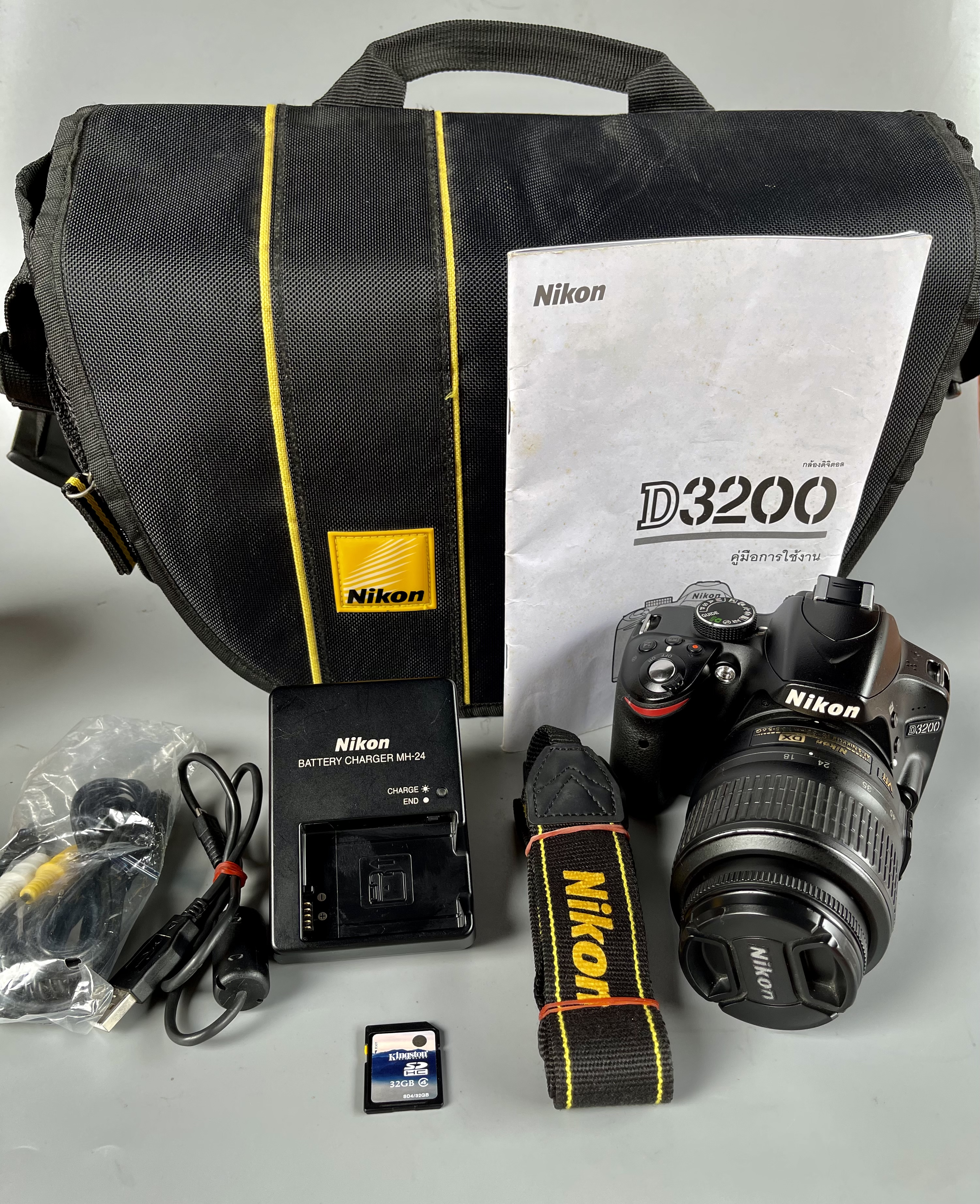 ขาย Nikon d3200 พร้อมเลนส์ 18-55 vr พร้อมใช้งาน