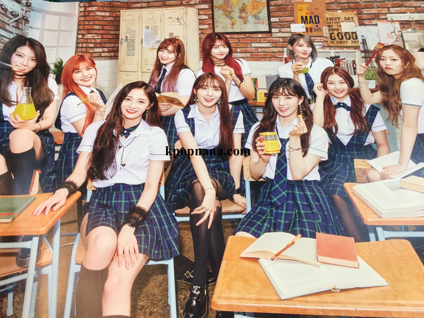PRISTIN - Mini Album Vol.2 [SCHXXL OUT] โปสเตอร์ แบบที่ 3