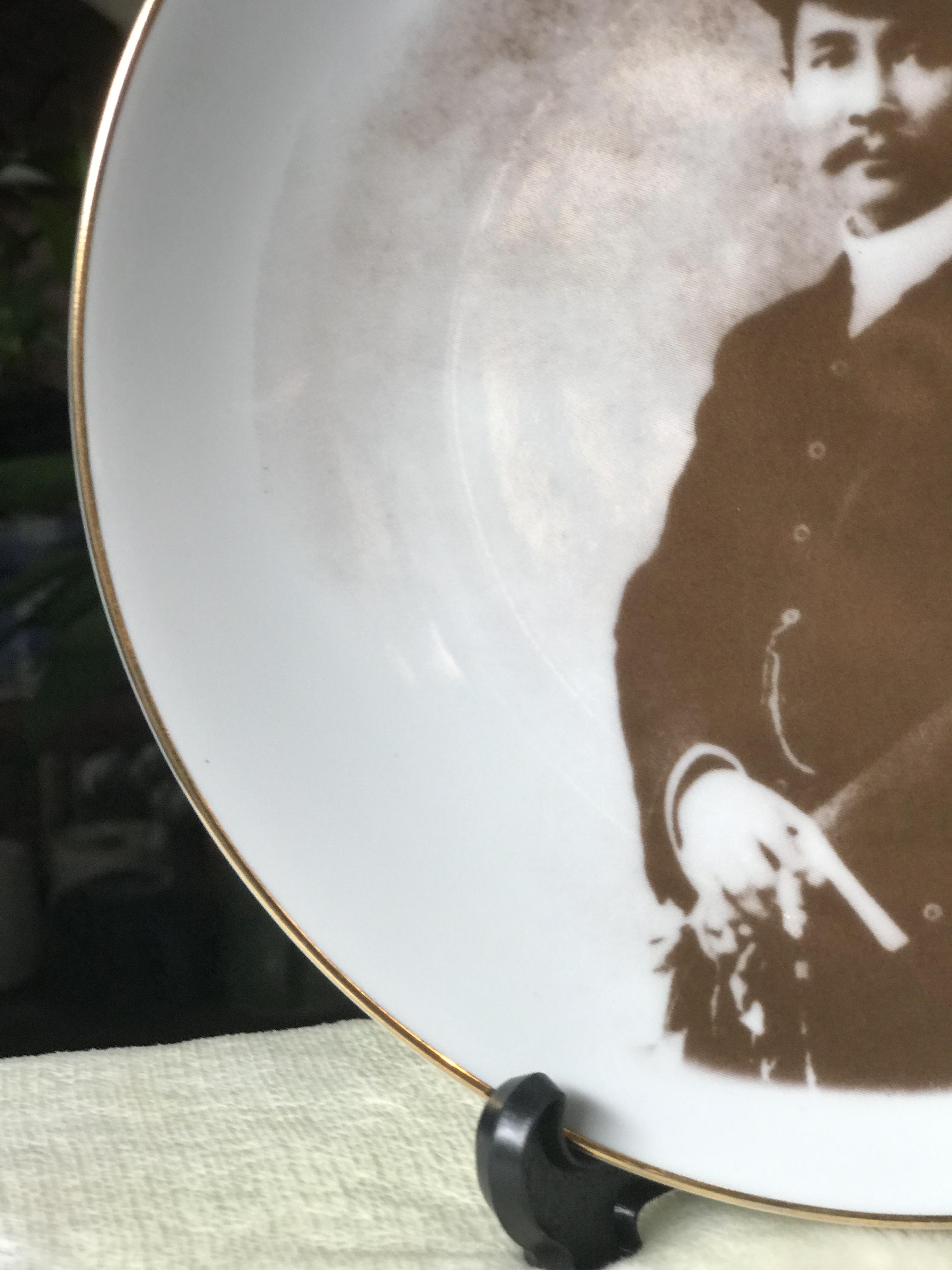 ￼จานโชว์พร้อมขาตั้ง Antique Show Plate ในหลวงรัชกาลที่ 5 จุฬาลงกรณ์ ปร. เนื้อกระเบื้องขอบน้ำทอง