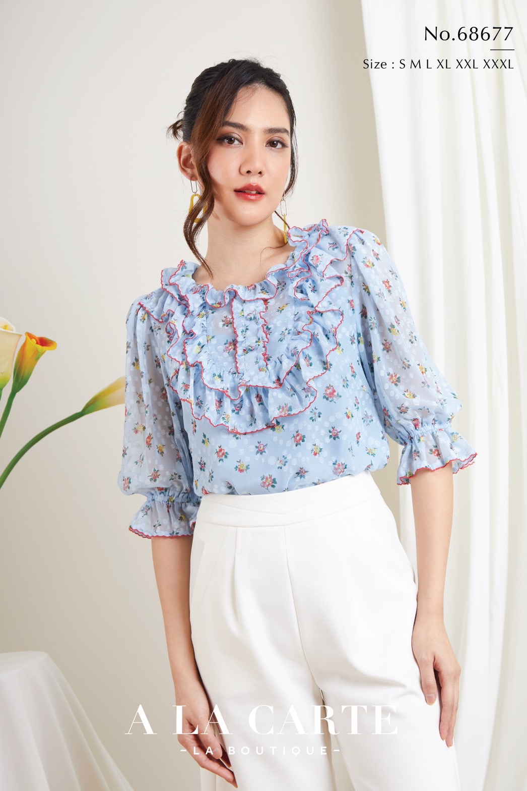 68677 เสื้อ A LA CARTE ผ้าชีฟองแขน 3 ส่วน พิมพ์ลายดอก มีซับใน เดินกุ๊นตัดสี คอทรงระบาย แขนขอบยางยืดมีระบาย สีฟ่า S,2XL,3XL สีชมพู S,3XL สีครีม S,2XL